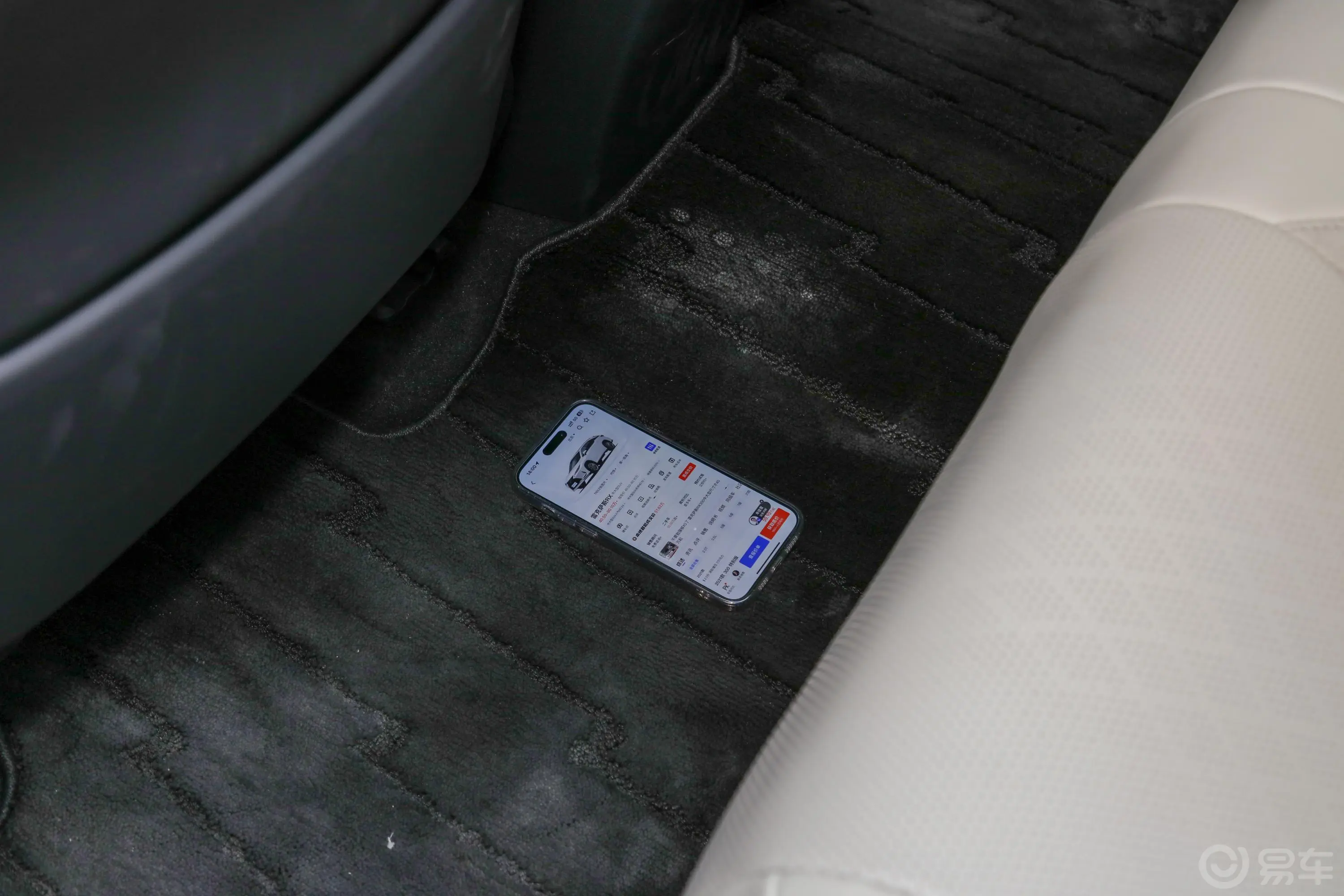 雷克萨斯RX 插电混动450h+ 畅享版后排地板中间位置