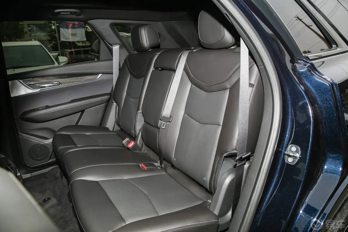 凯迪拉克XT5轻混 2.0T 四驱尊贵型至臻版后排座椅