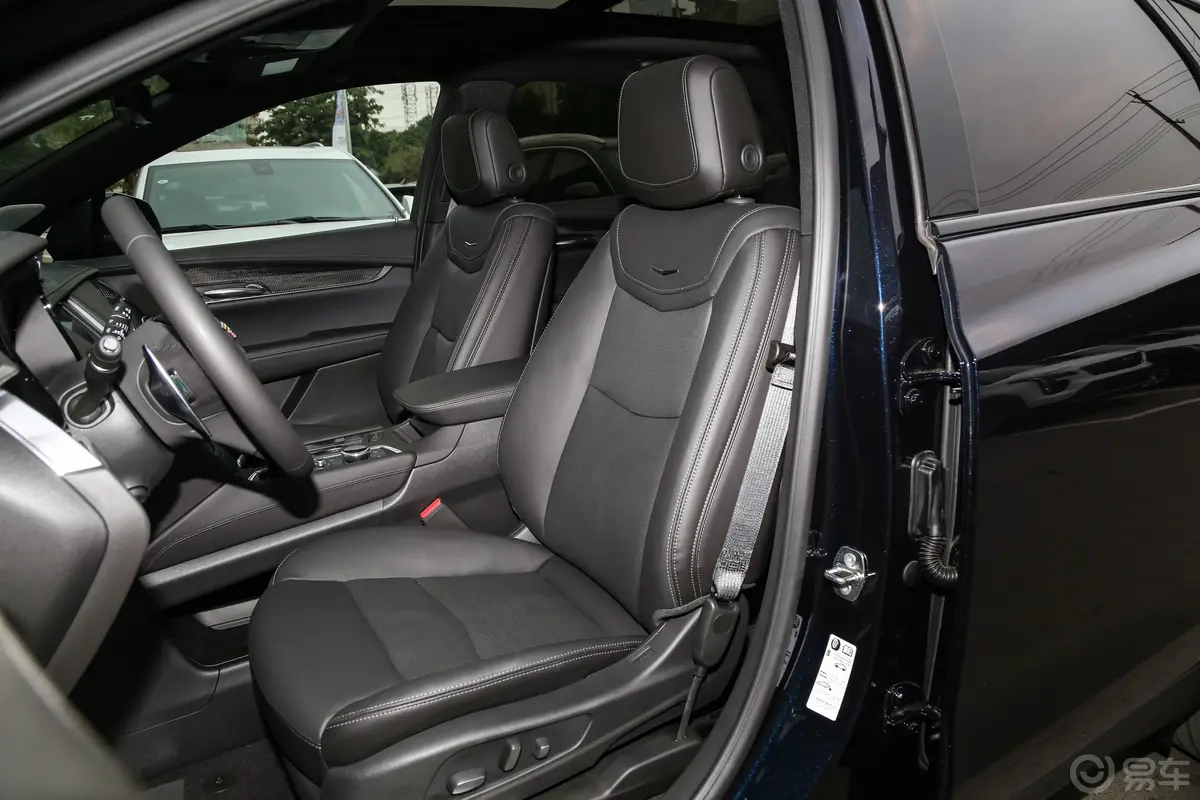 凯迪拉克XT5轻混 2.0T 四驱尊贵型至臻版驾驶员座椅