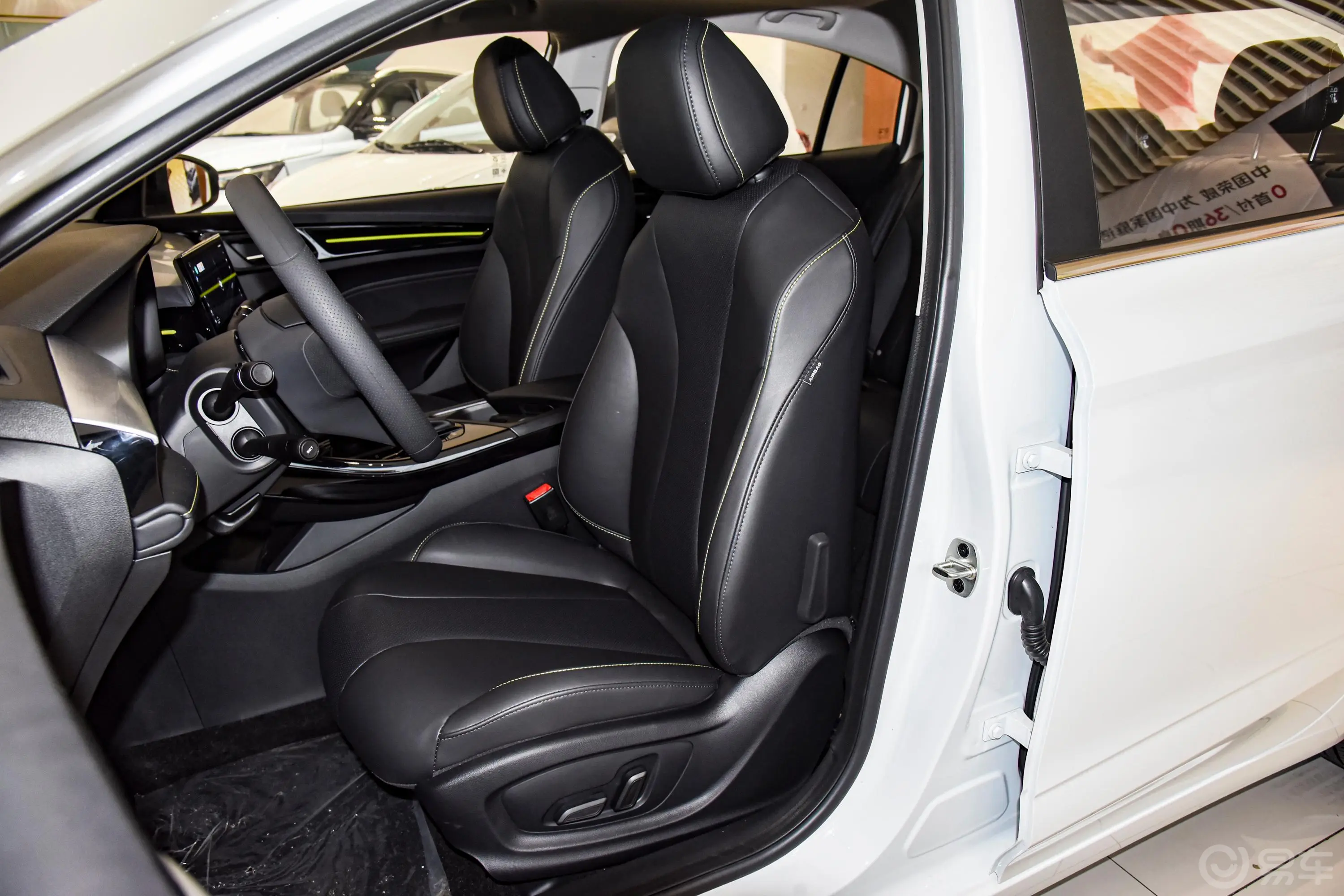 荣威i5改款 1.5L CVT星耀版驾驶员座椅