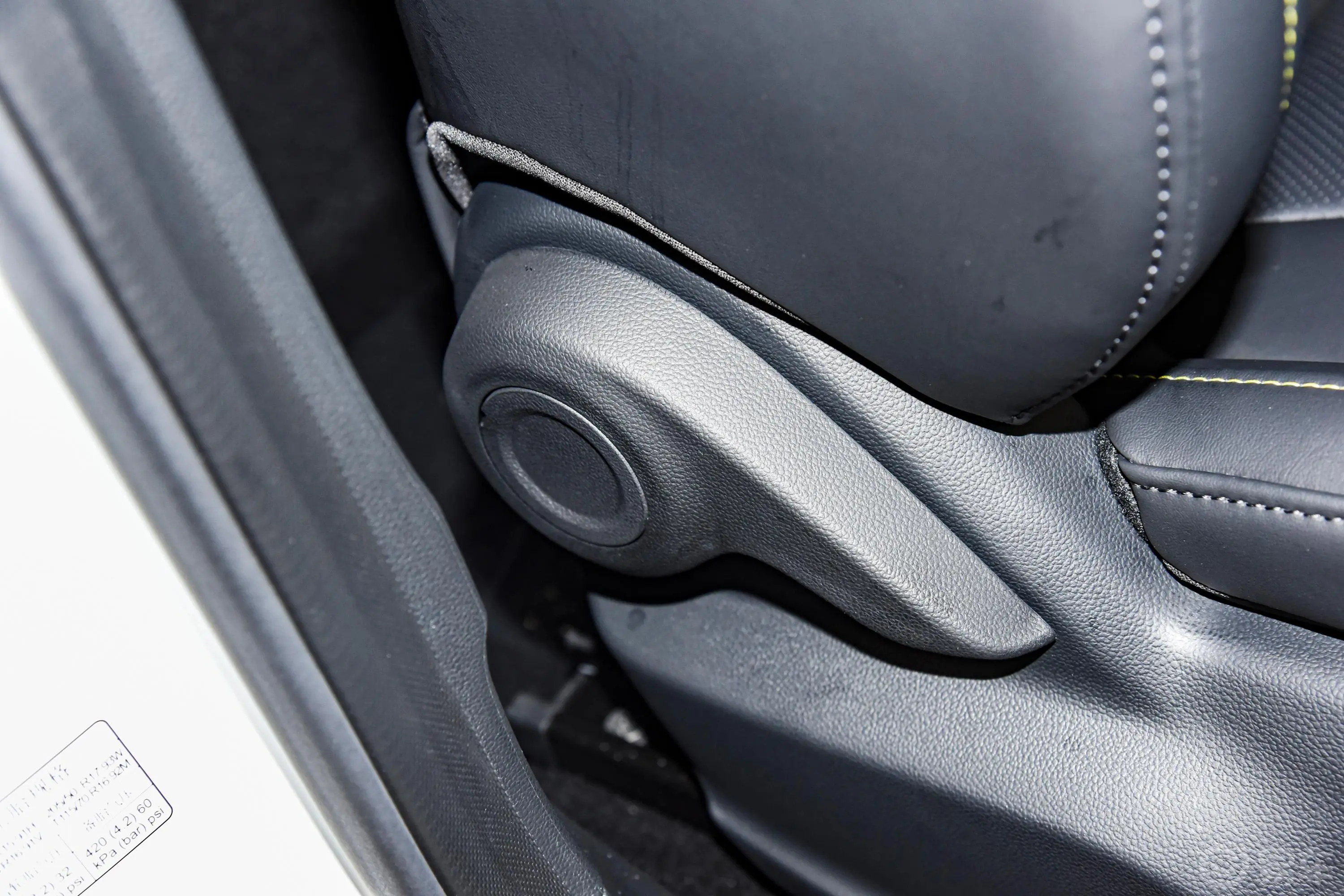 荣威i5改款 1.5L CVT星耀版副驾座椅调节