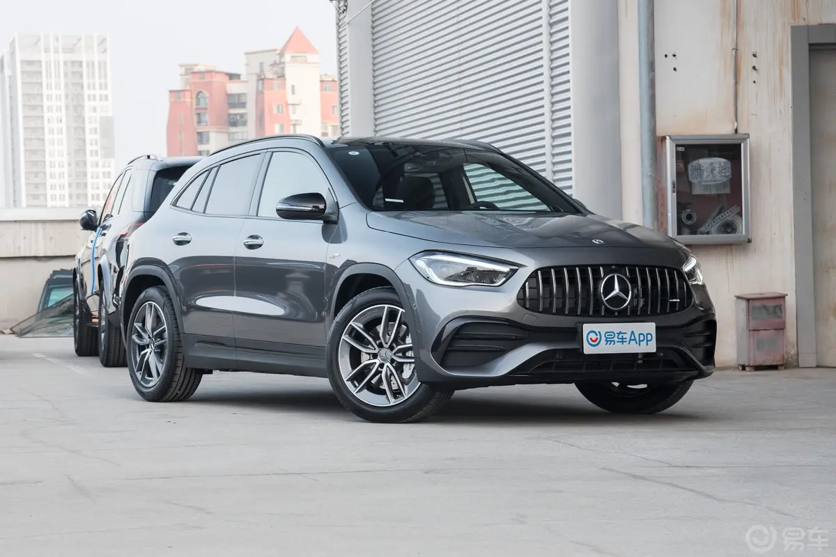 奔驰GLA AMGAMG GLA 35 4MATIC车辆信息铭牌