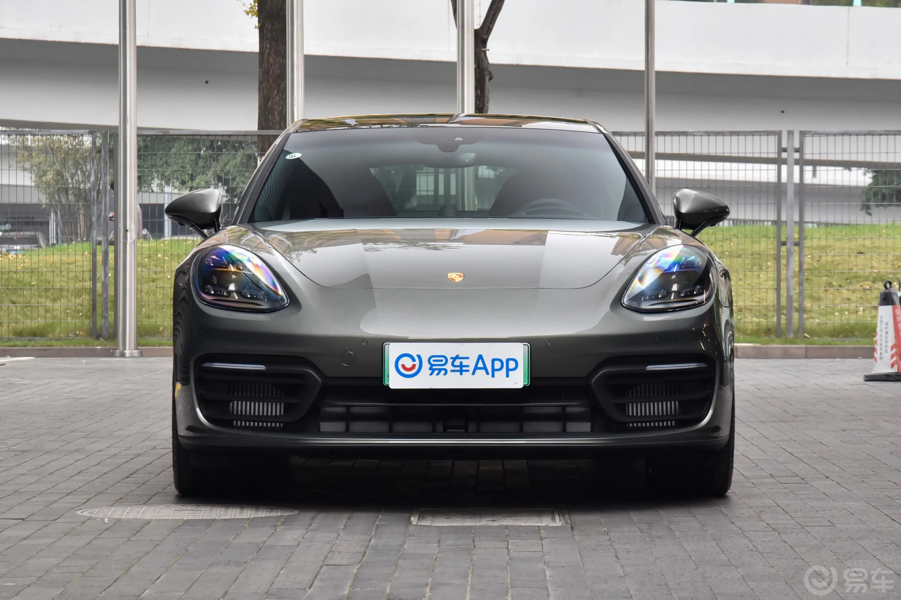 Panamera E-Hybrid改款 Panamera 4 铂金版 2.9T正前水平