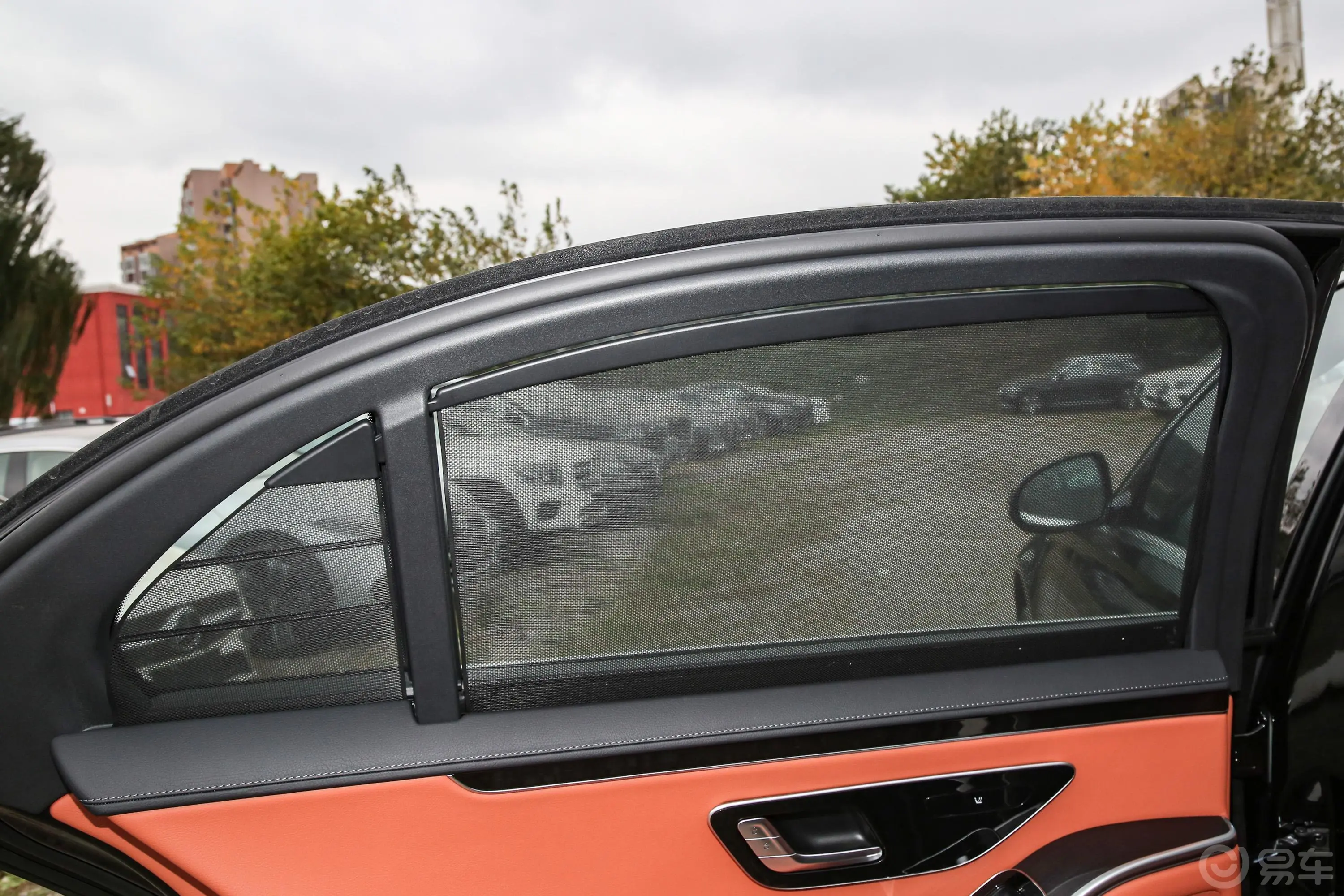 奔驰S级S 400 L 商务型后排侧窗遮阳帘