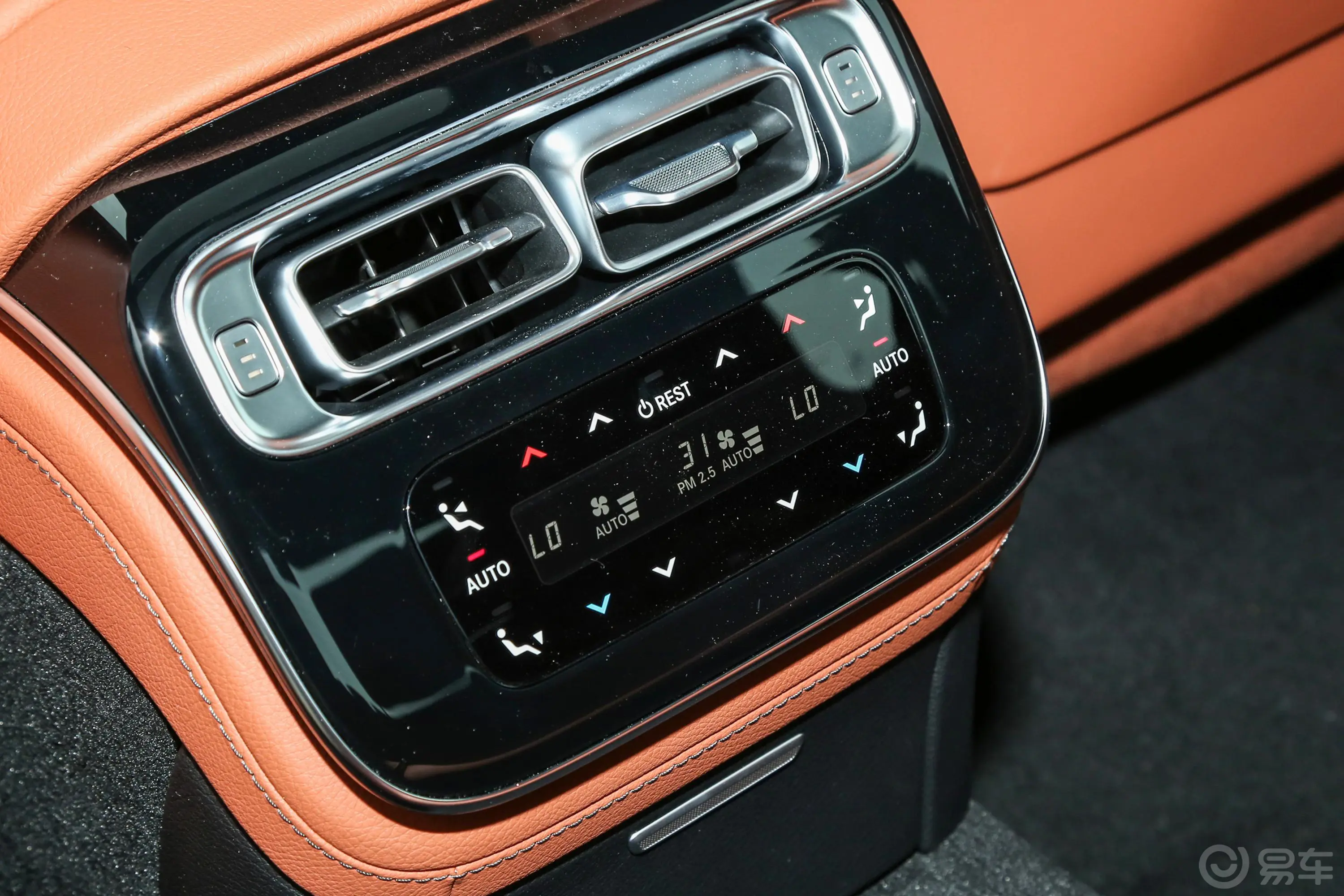 奔驰S级S 400 L 商务型后排空调控制键