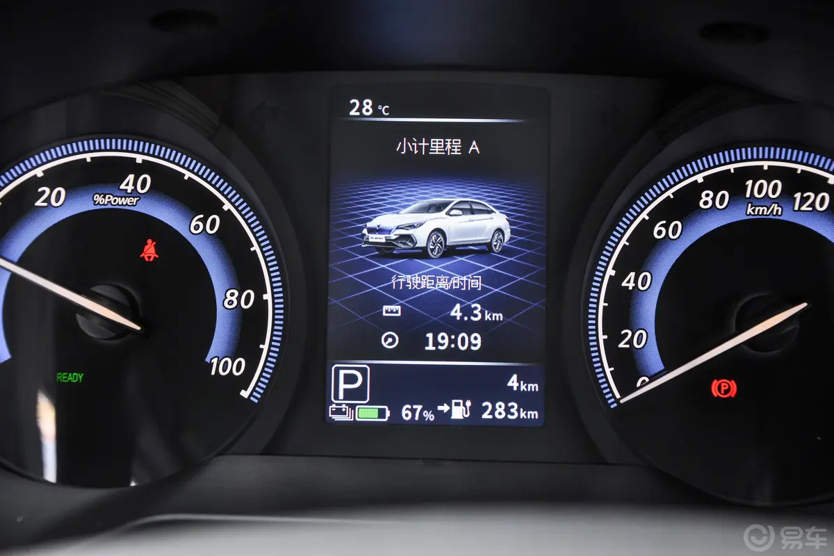 启辰D60 EVPLUS 420km SI型舒适版主驾驶位