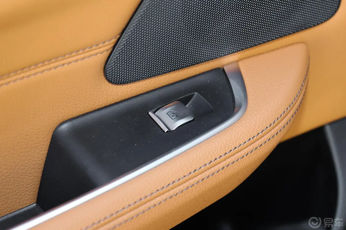 宝马6系GT630i 豪华设计套装后车窗调节