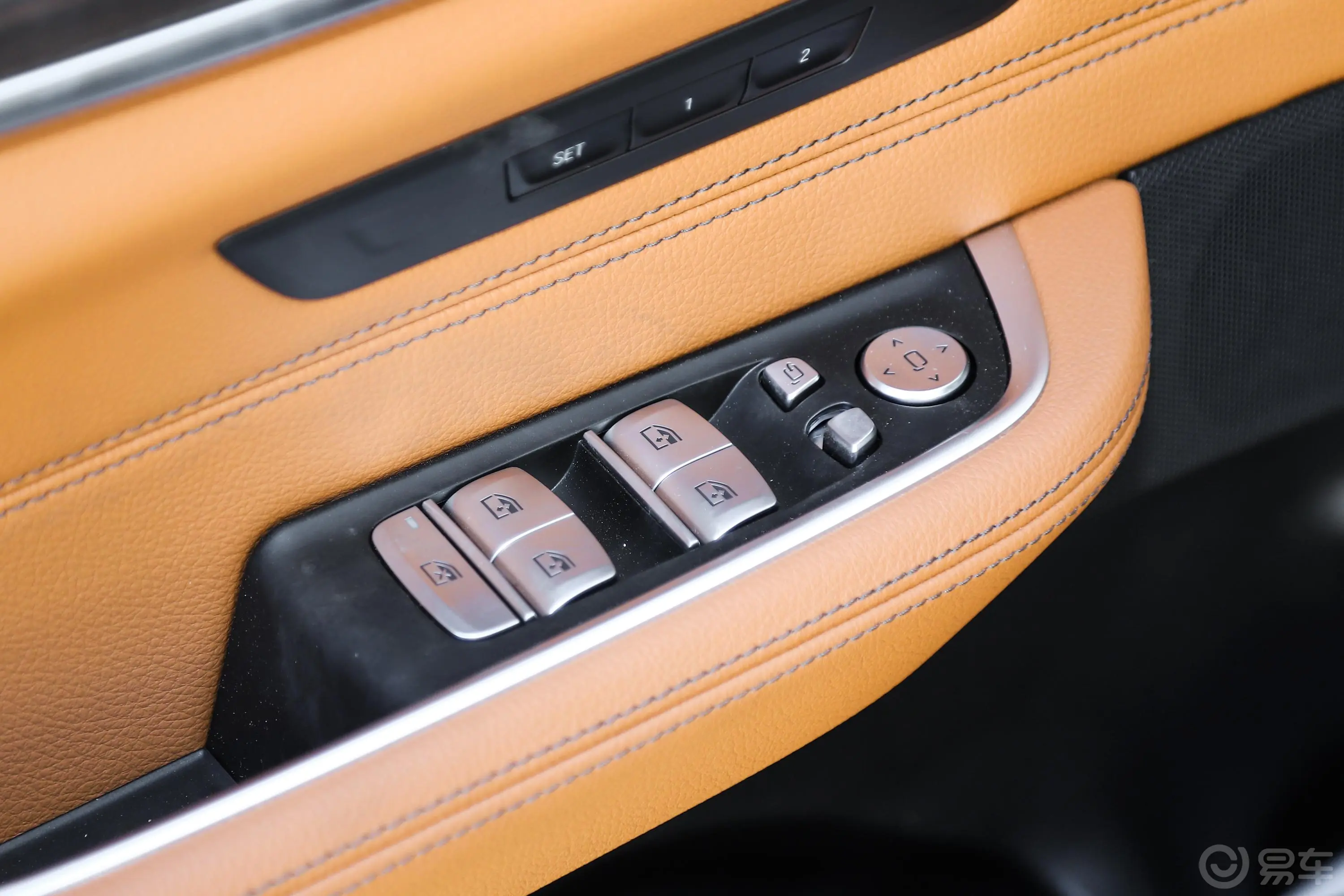 宝马6系GT630i 豪华设计套装车窗调节整体