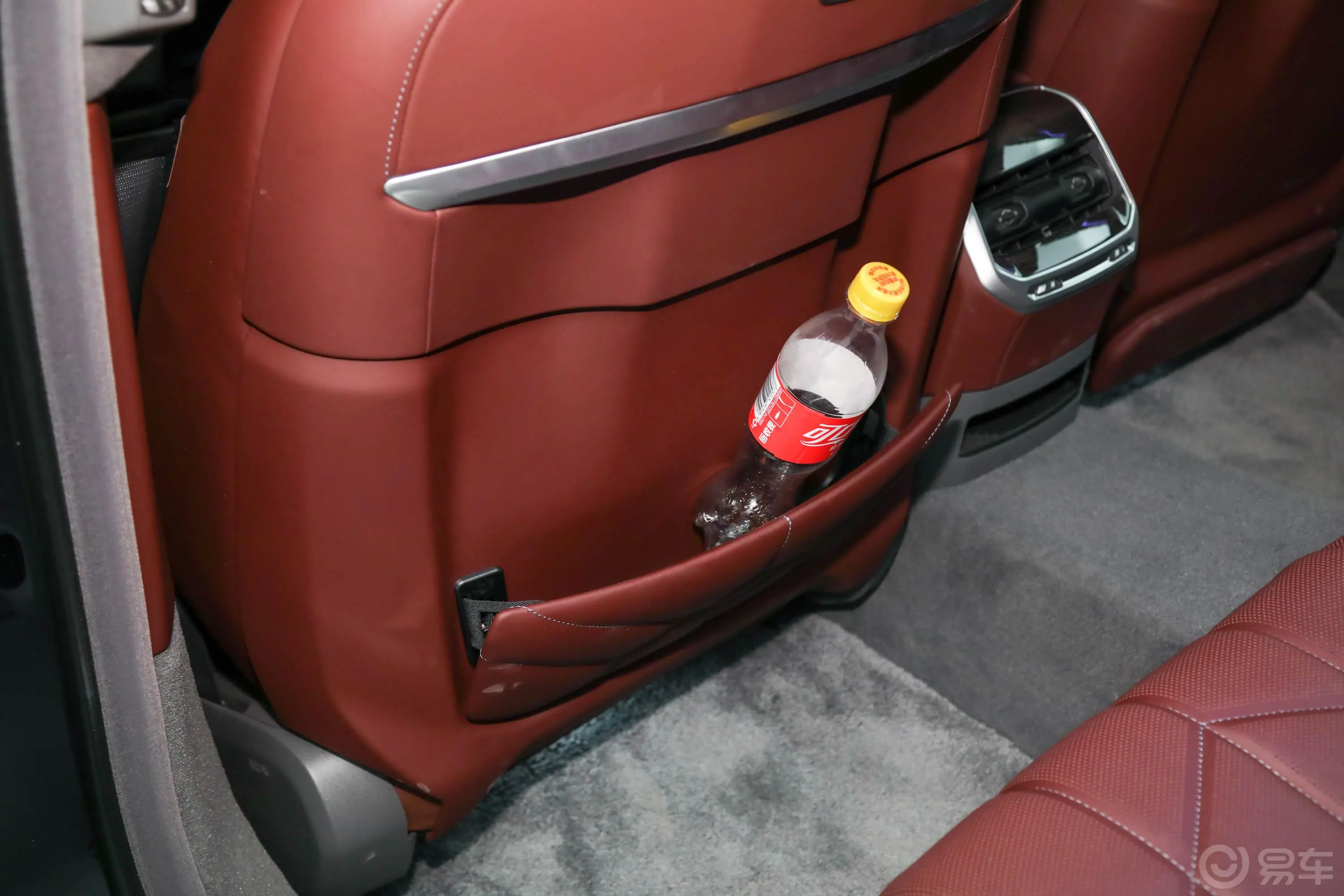 宝马i7xDrive60L M运动套装后排空间
