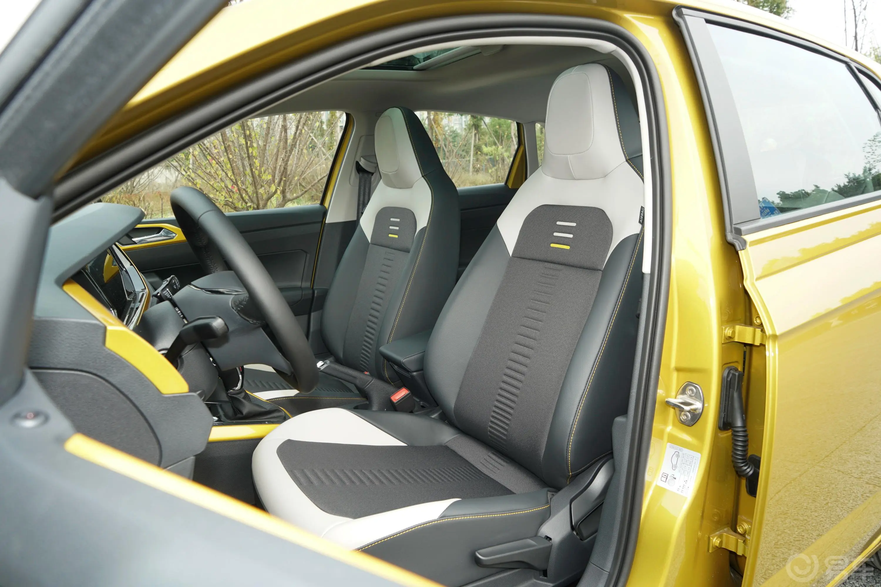 PoloPlus 1.5L 自动潮酷智尊版驾驶员座椅