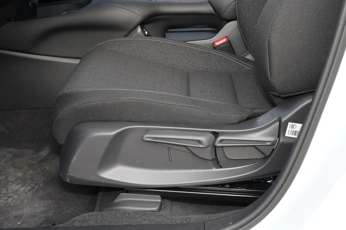 ZR-V 致在1.5T 精英版主驾座椅调节