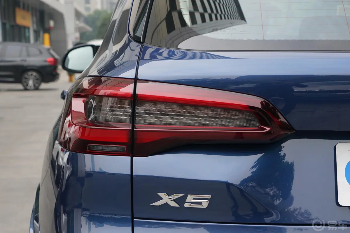 宝马X5改款 xDrive30Li 尊享型M运动套装外观灯组