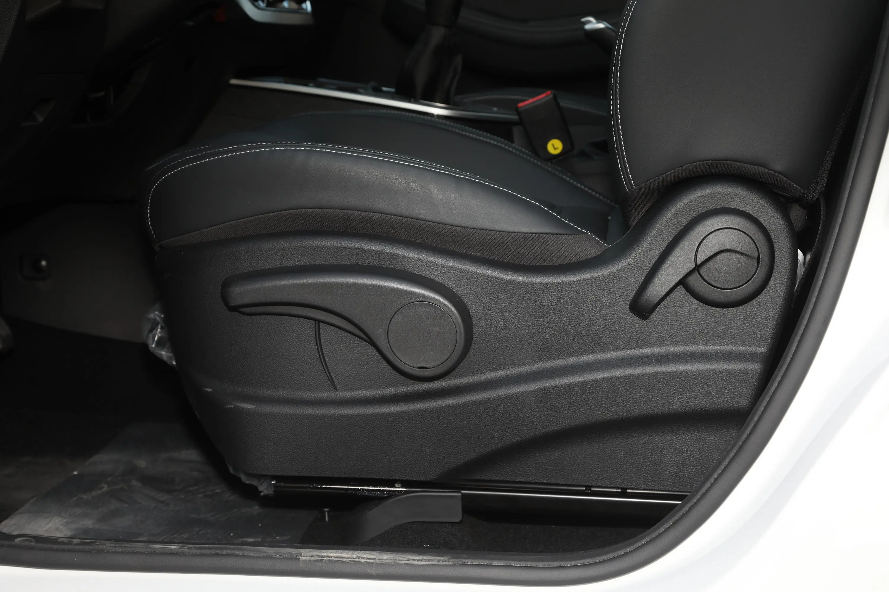 风行SX61.6L 手动质享型主驾座椅调节