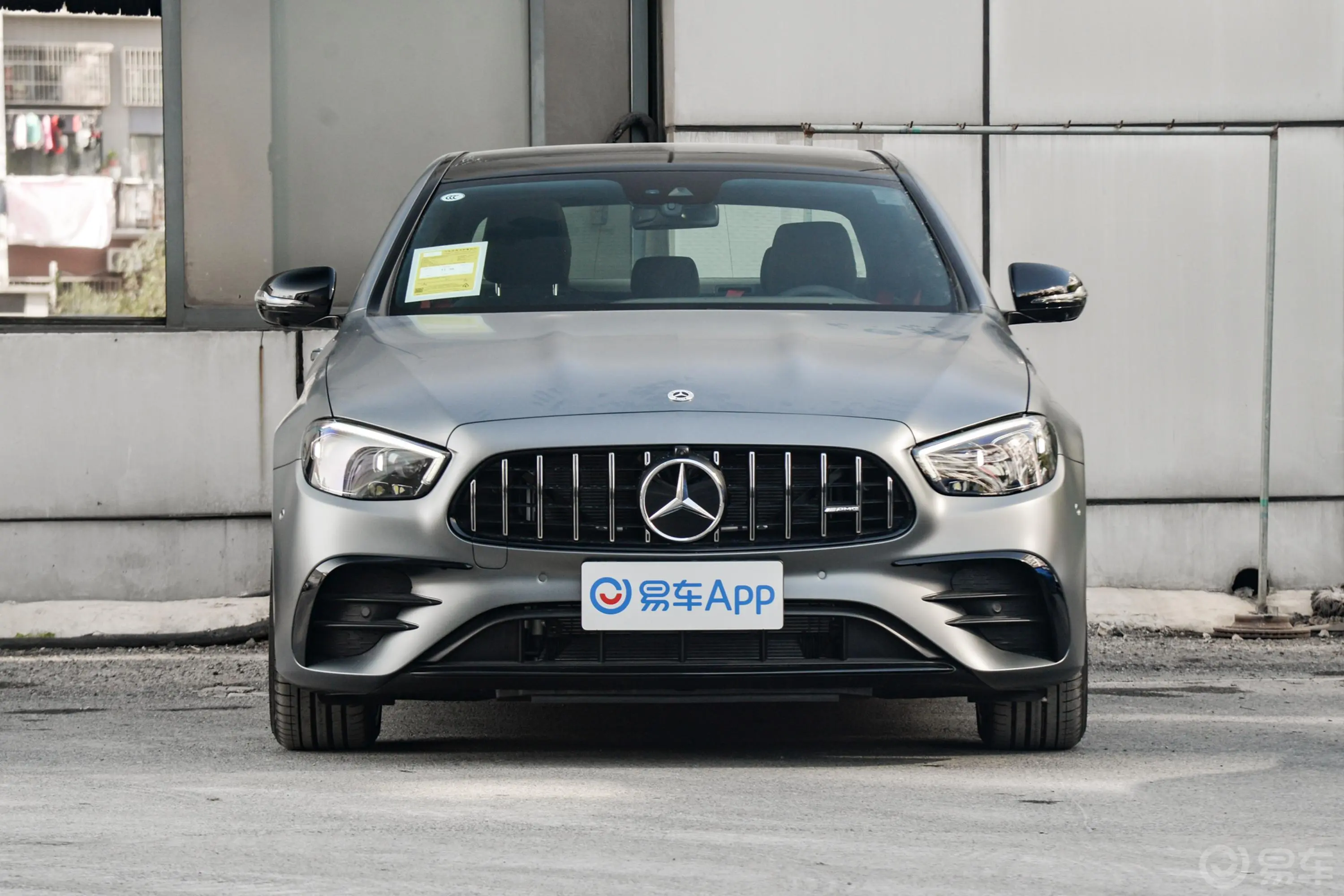 奔驰E级 AMGAMG E 53 4MATIC+正前水平