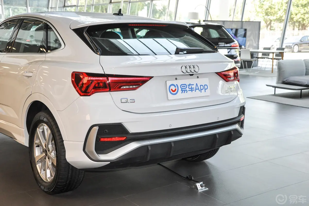 奥迪Q3 Sportback35 TFSI 进取型车后雷达