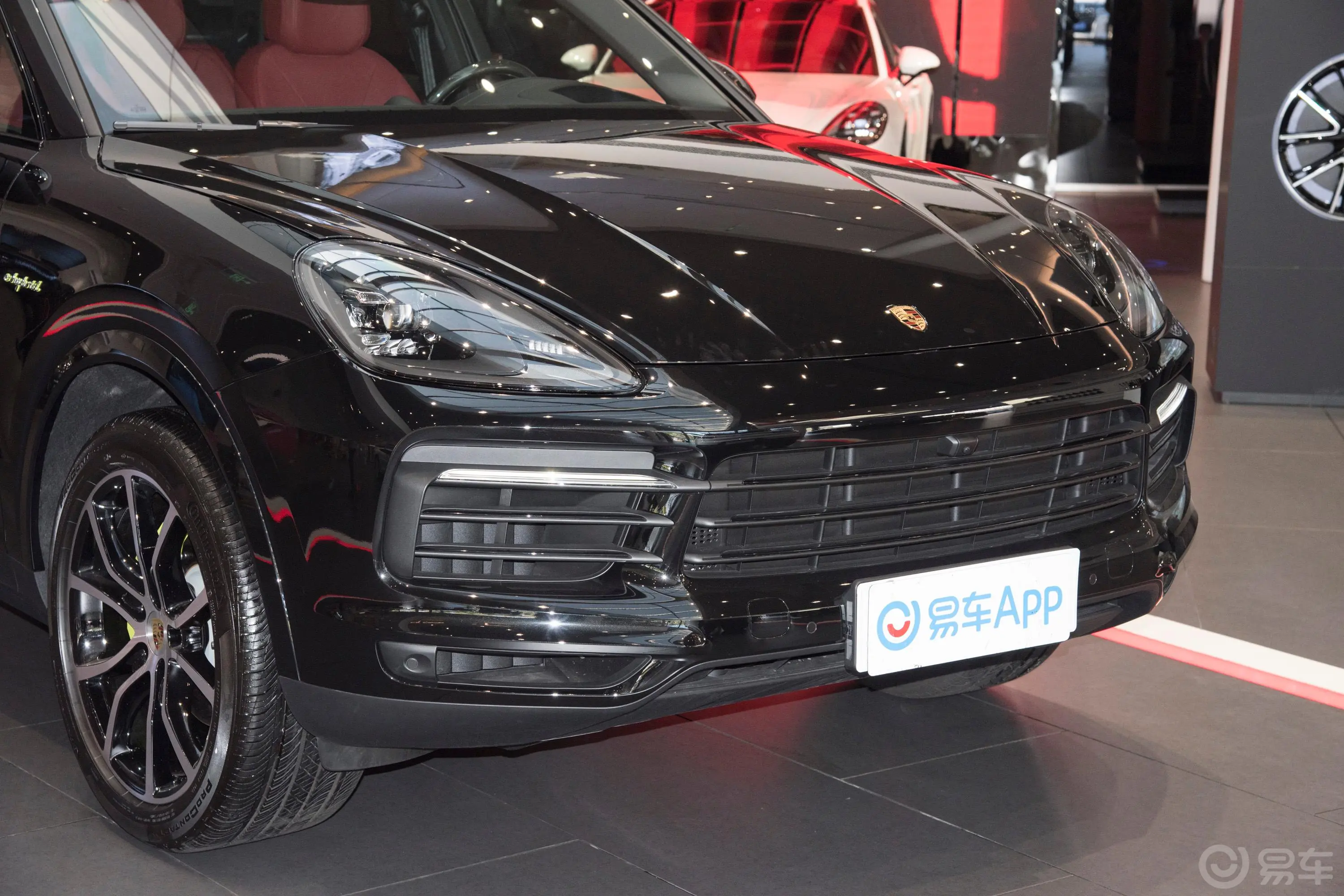 Cayenne E-HybridCayenne Coupé 2.0T前格栅侧俯拍