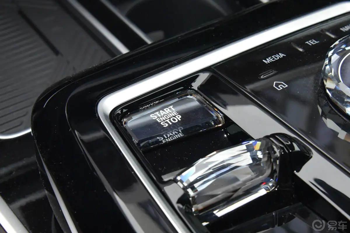 宝马7系740Li 尊享型 豪华套装钥匙孔或一键启动按键