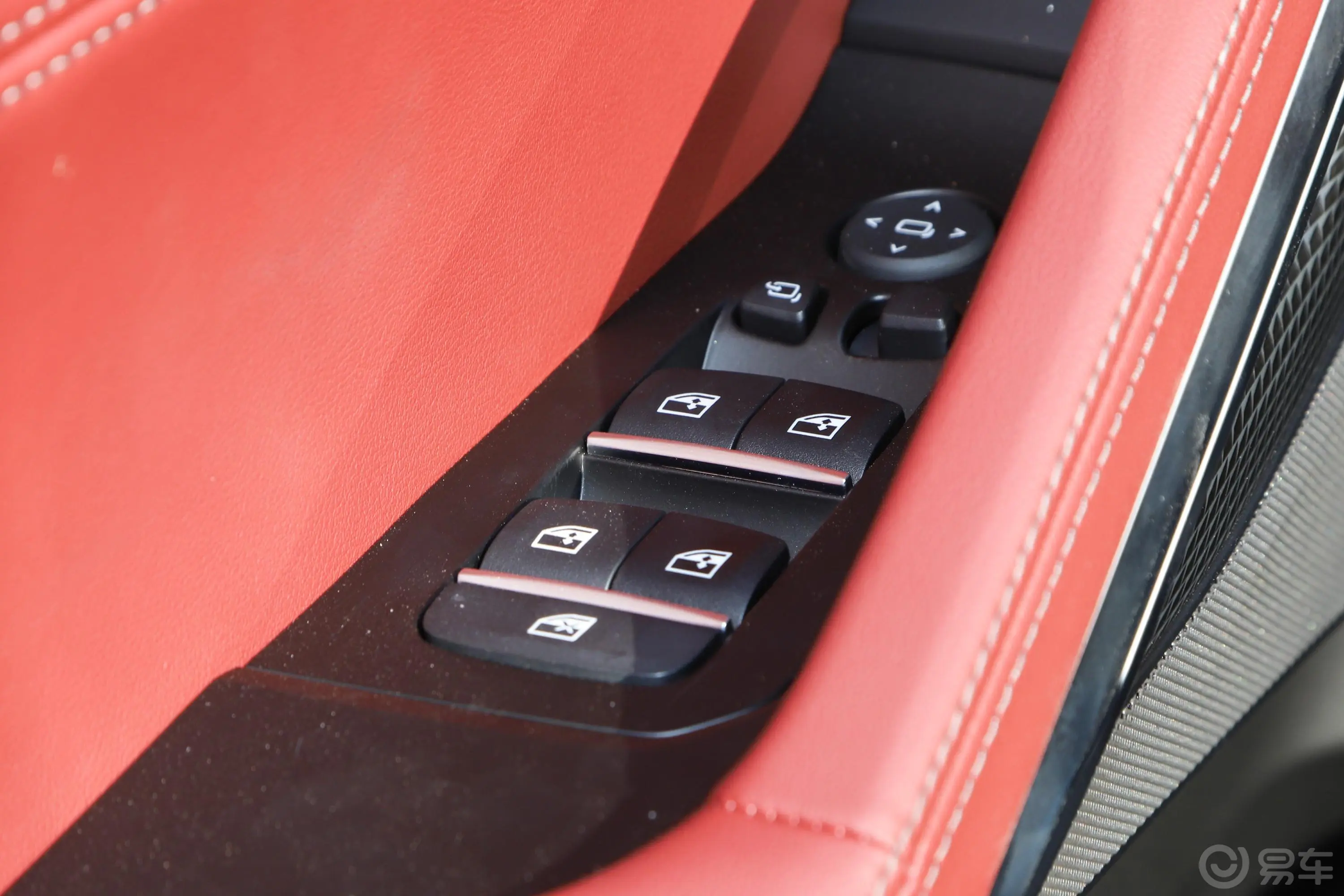 宝马X6xDrive40i 尊享型 M运动套装车窗调节整体