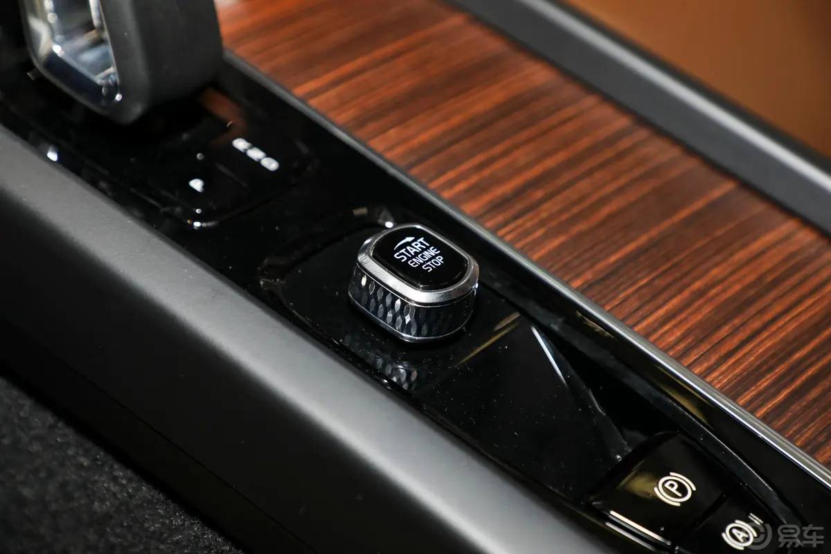 沃尔沃V60B4 双离合智逸豪华版钥匙孔或一键启动按键