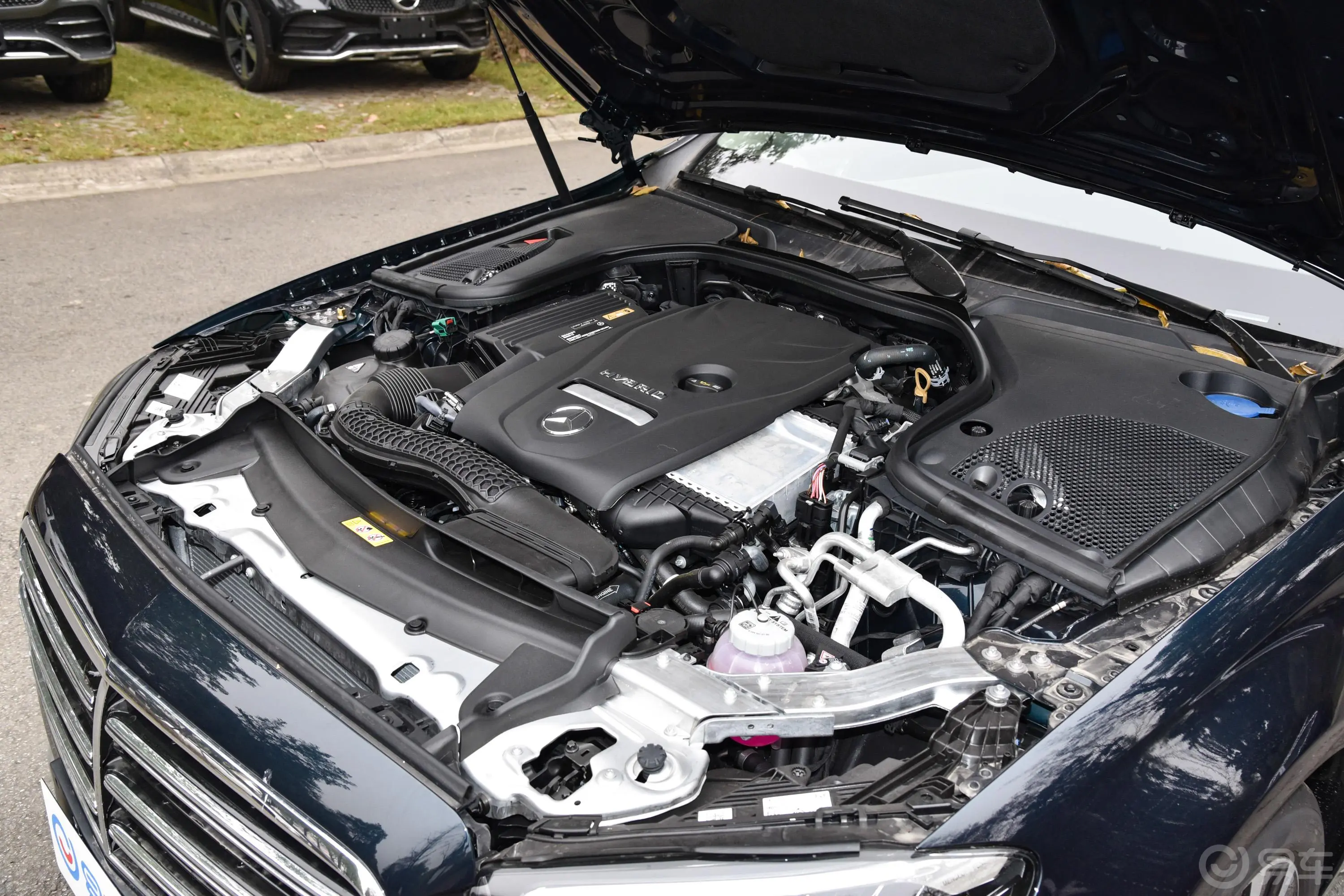 奔驰E级 插电混动E 350 e L 插电式混合动力轿车动力底盘