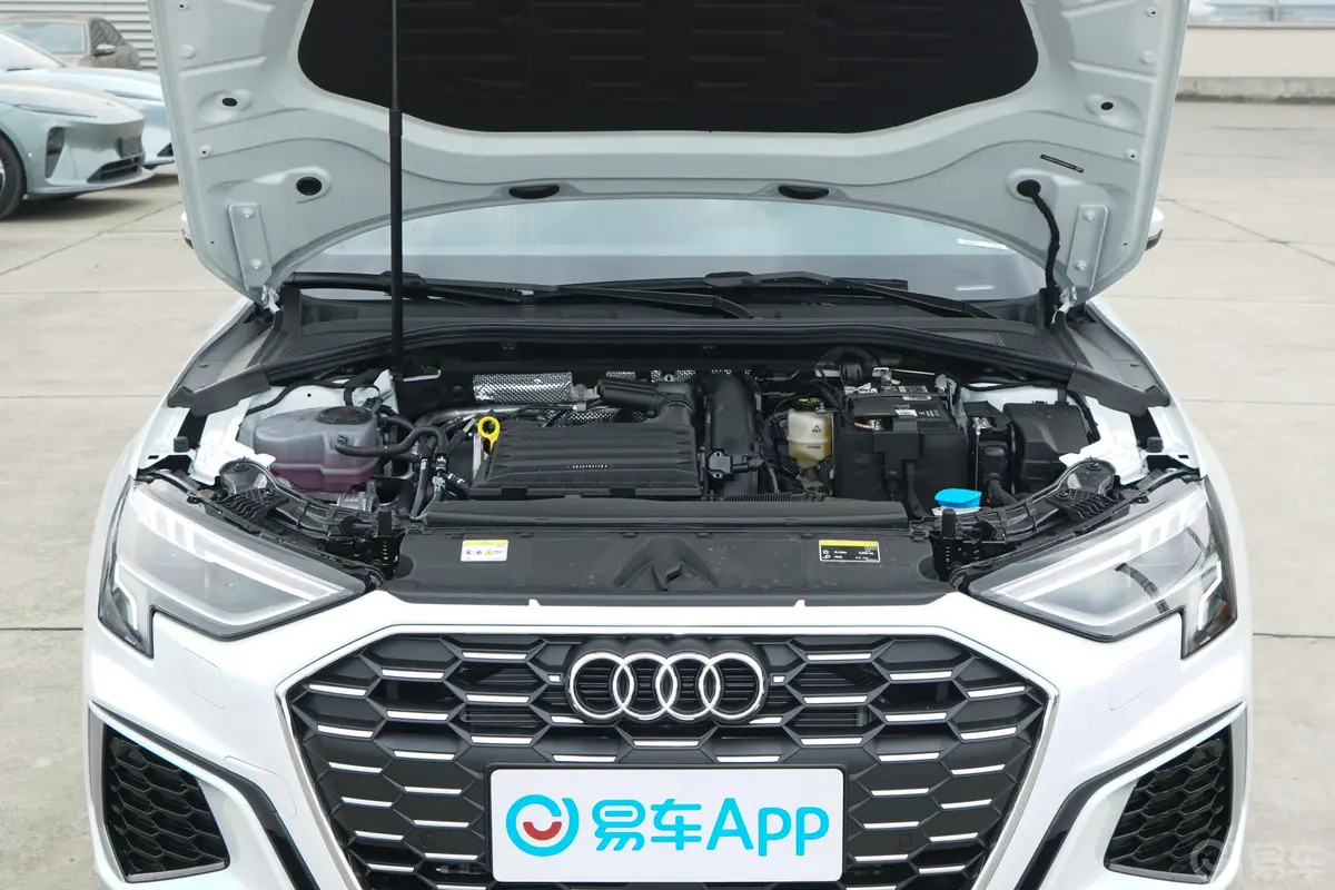 奥迪A3Sportback 35 TFSI 时尚运动型发动机舱整体