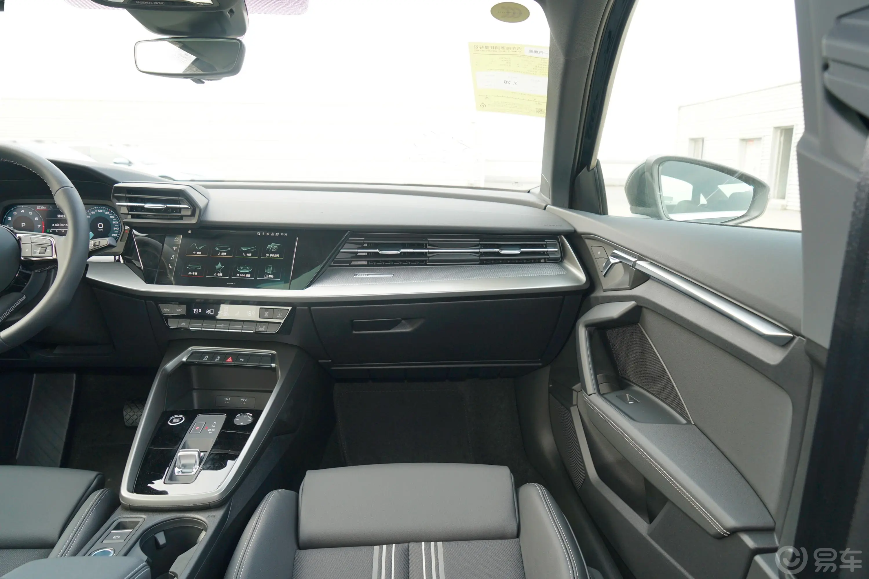 奥迪A3A3L Limousine 35 TFSI 时尚运动型副驾驶位区域