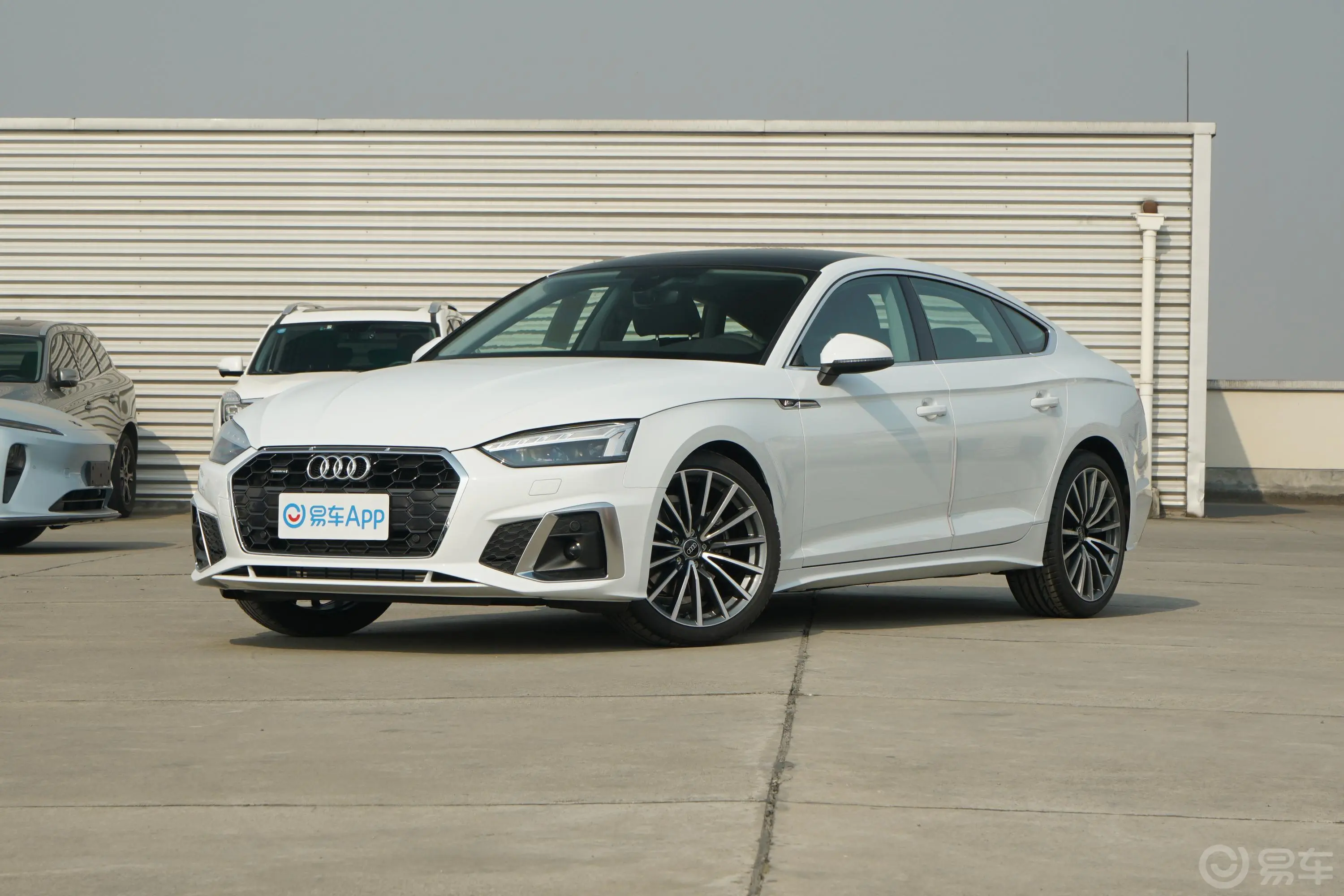 奥迪A5Sportback 40 TFSI quattro 豪华动感型侧前45度车头向左水平