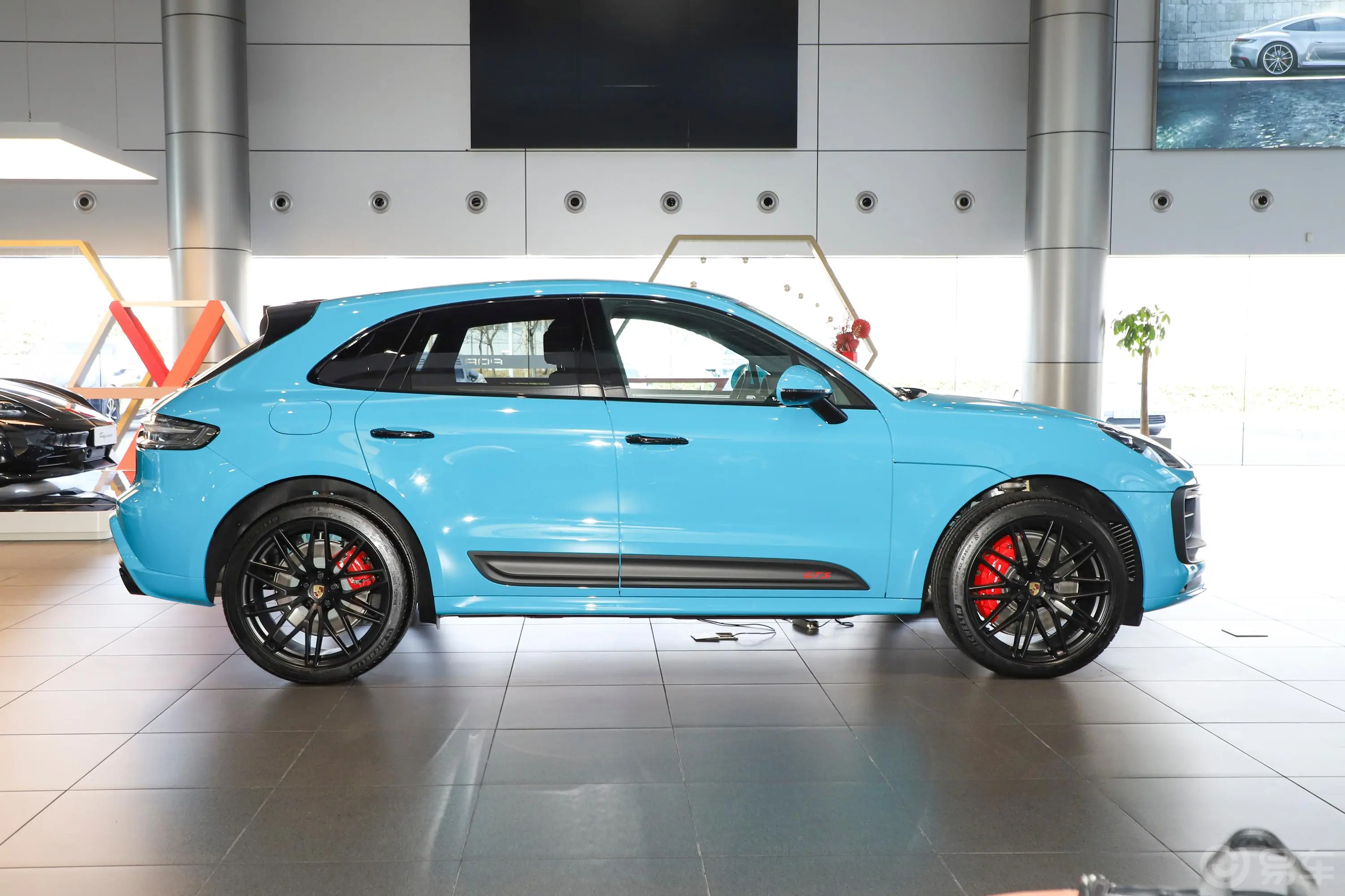 MacanMacan GTS 2.9T正侧车头向右水平