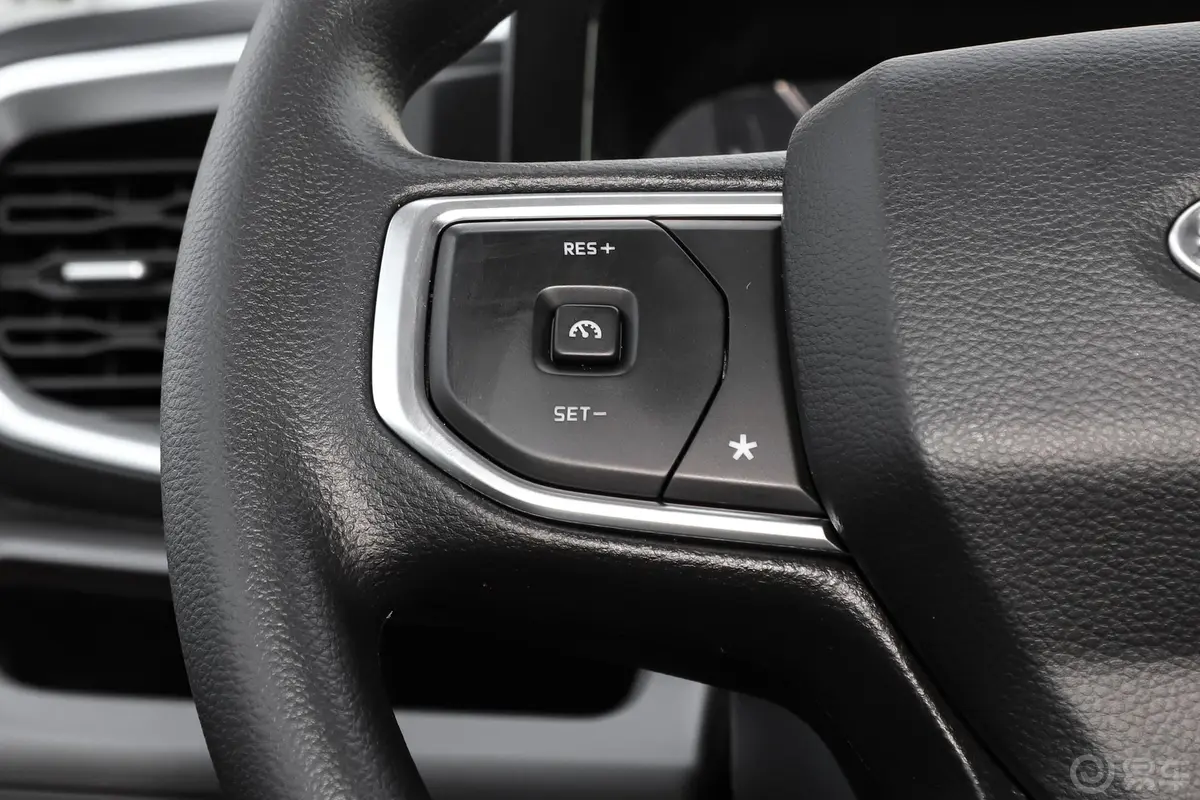 全顺2.0T 自动多功能商用车中轴中顶 5/6座 柴油左侧方向盘功能按键