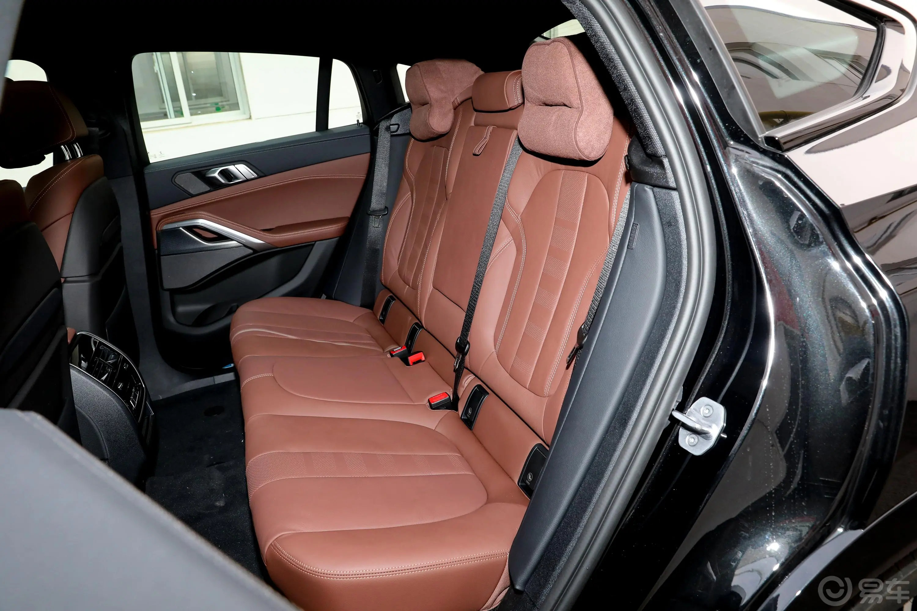 宝马X6xDrive40i 尊享型 M运动套装后排座椅