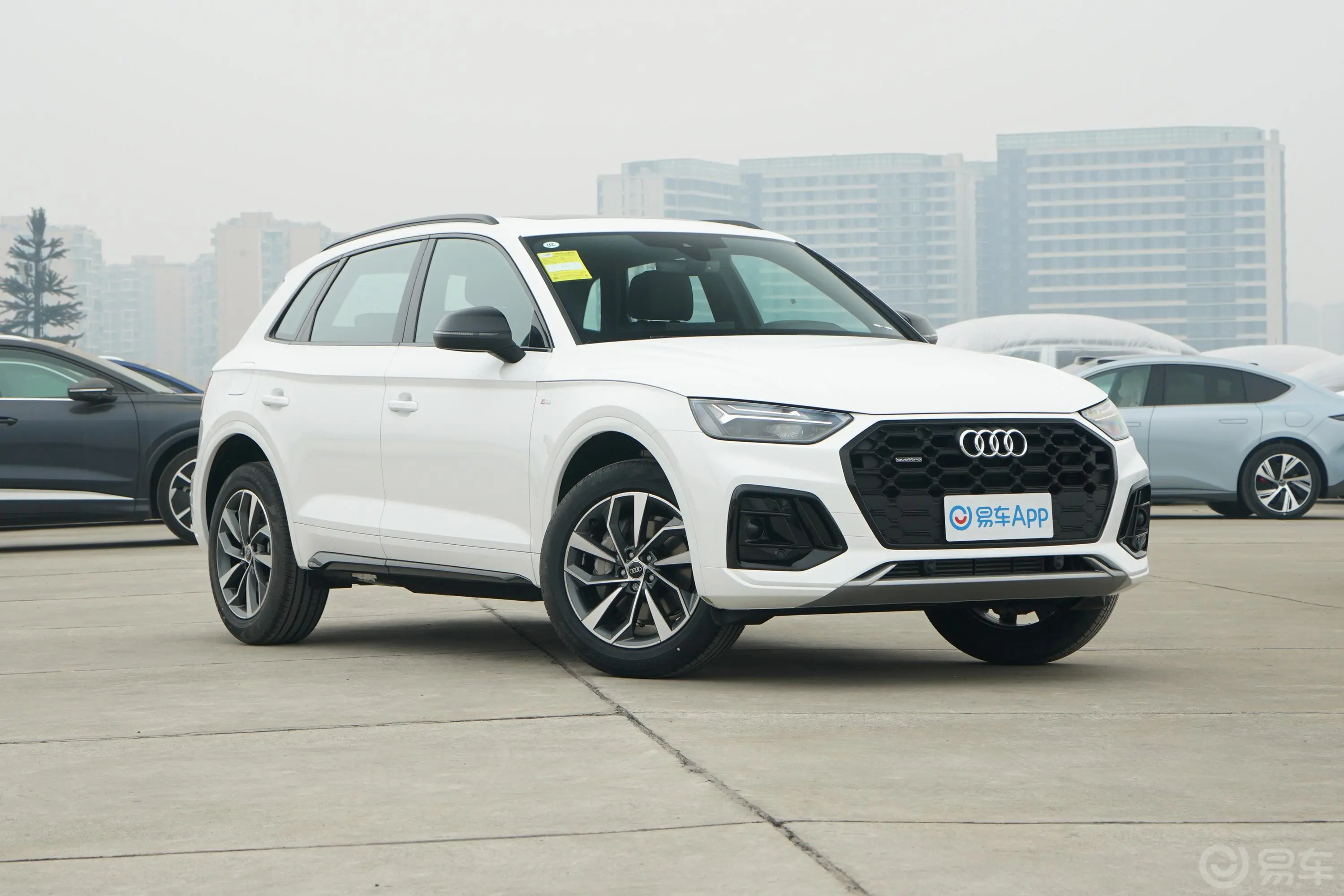 奥迪Q5L40 TFSI 豪华动感型外观灯组