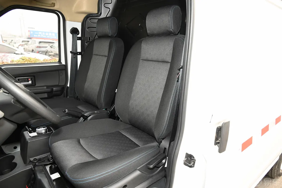 瑞驰新能源EC35EC35 Ⅱ 290km 标准版 天劲新能源39.42kWh驾驶员座椅