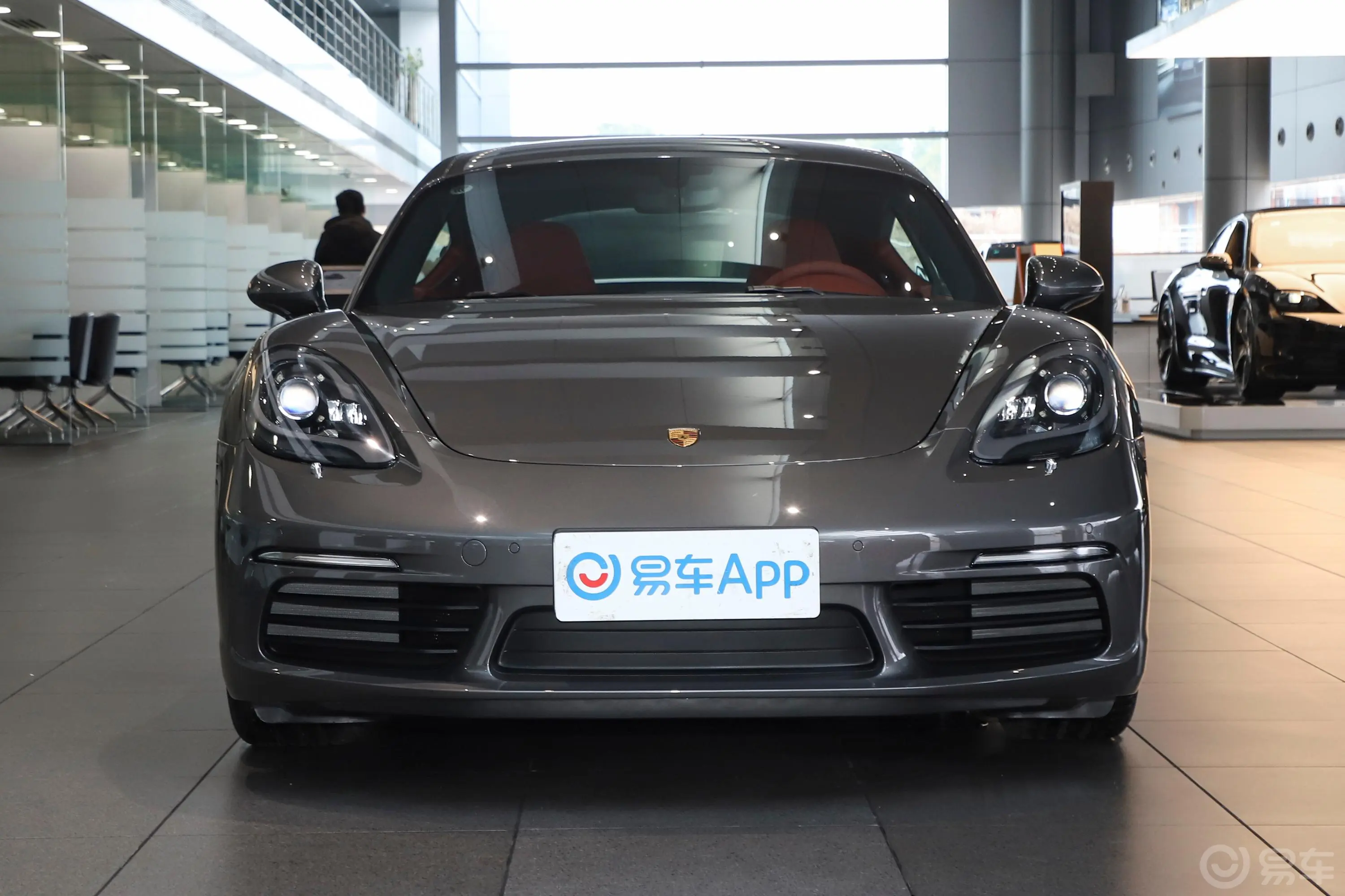 保时捷718Cayman 2.0T正前水平