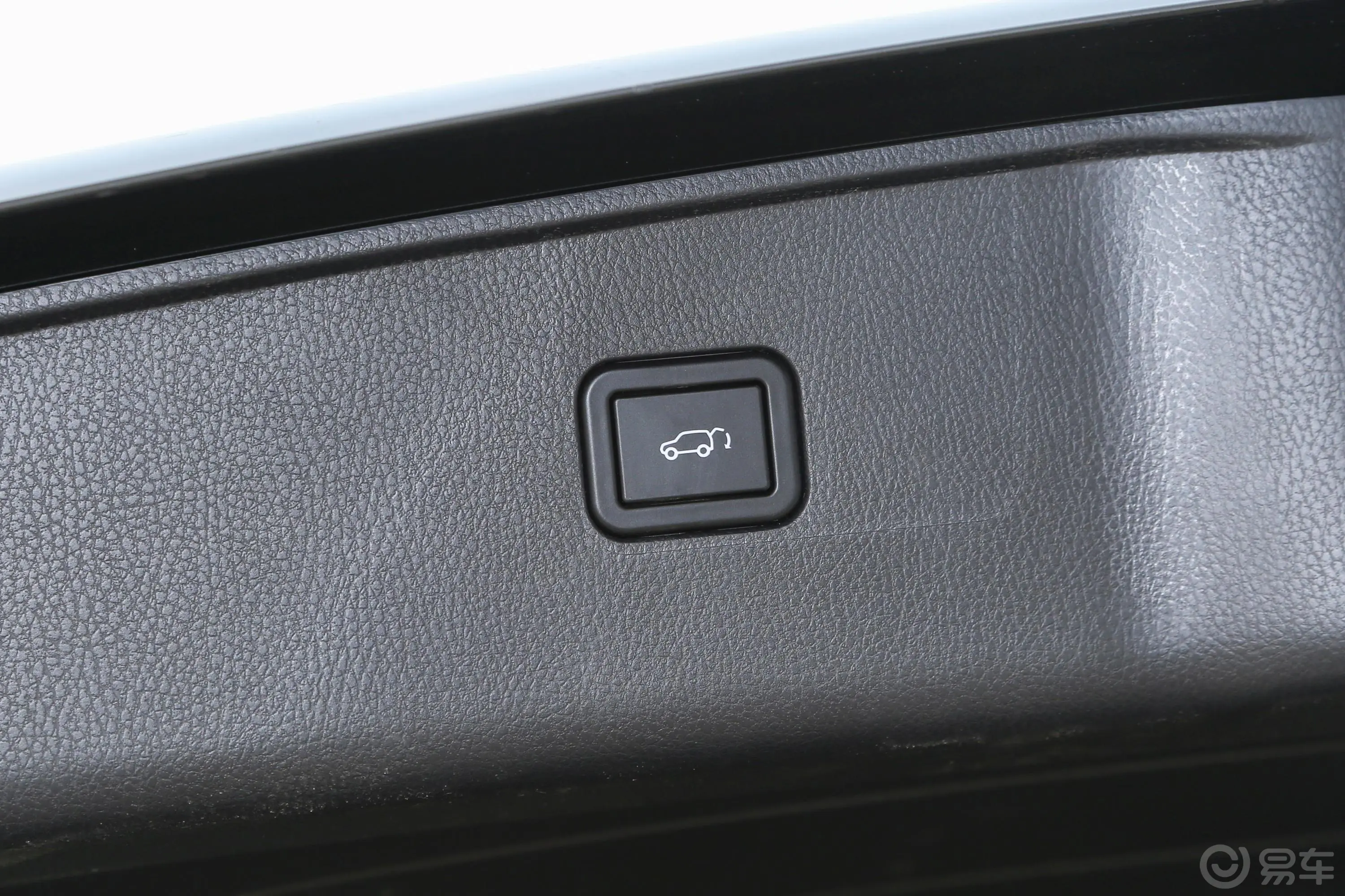 长安CS95PLUS 2.0T 两驱豪华型电动尾门按键（手动扶手）