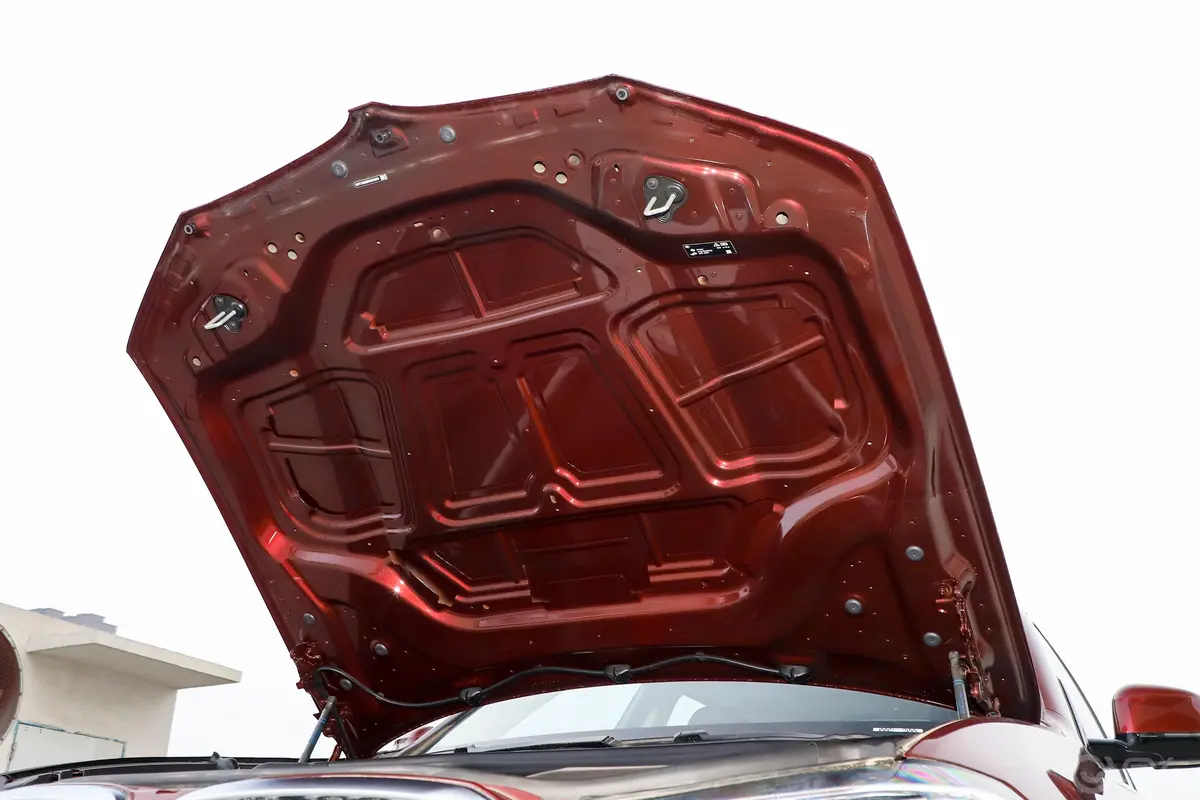 宝马X3改款 xDrive25i M运动套装发动机舱盖内侧