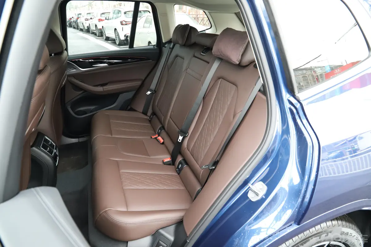 宝马X3改款 xDrive25i M运动套装后排座椅