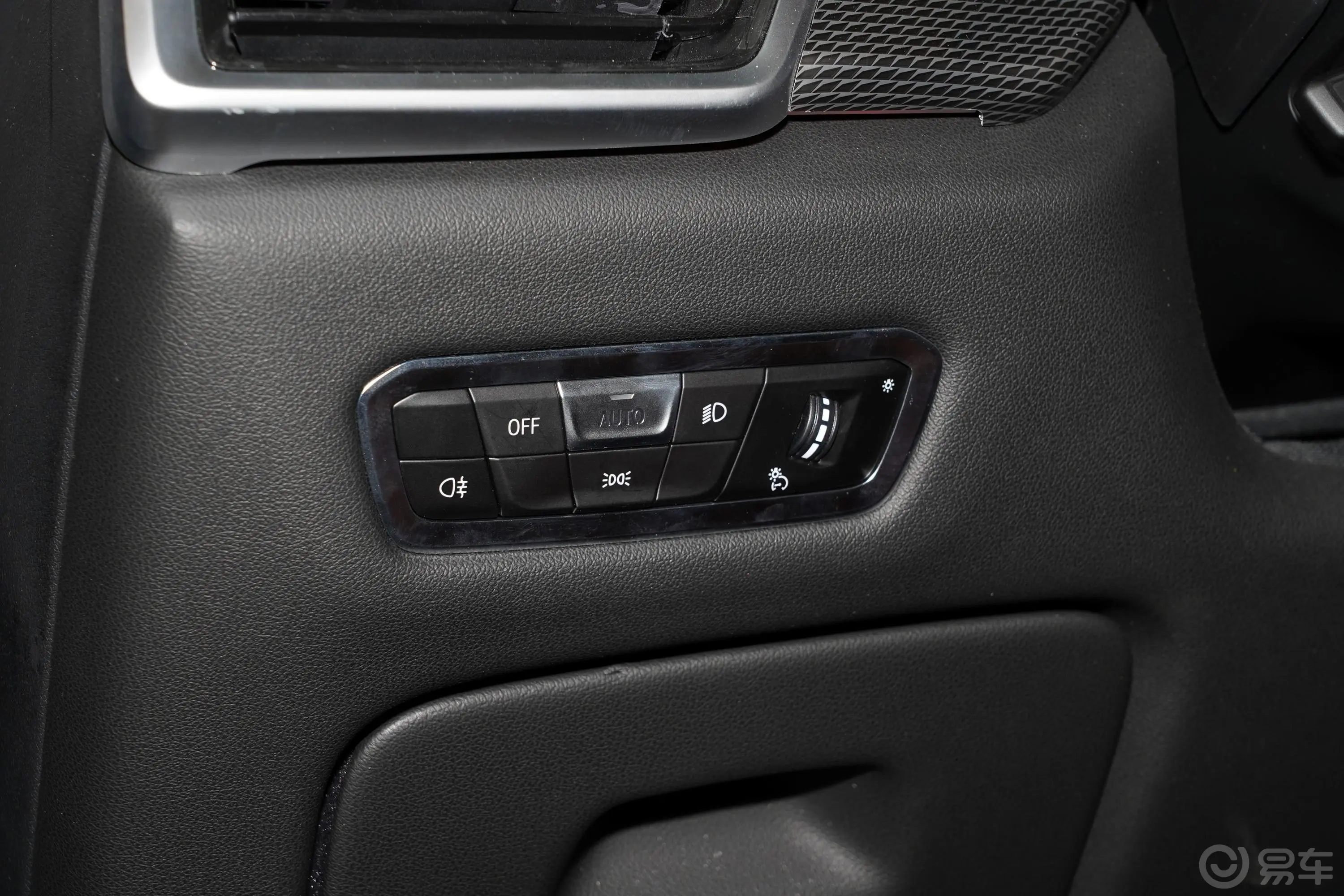 宝马X6xDrive40i M运动套装灯光控制区