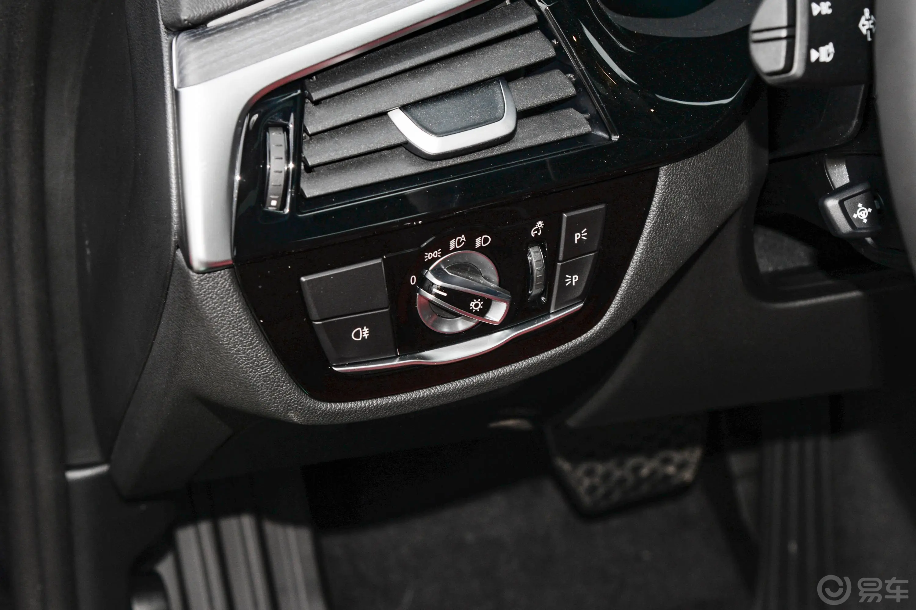 宝马5系530Li xDrive M运动套装灯光控制区