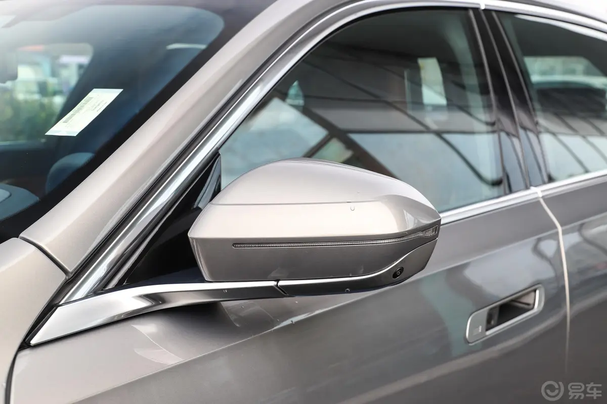 宝马i7xDrive60L M运动套装主驾驶后视镜背面