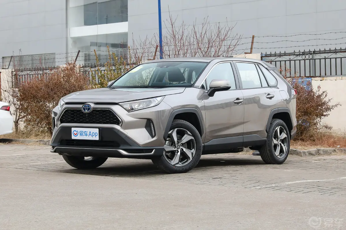 RAV4荣放 双擎E+2.5L 两驱精英Pro侧前45度车头向左水平