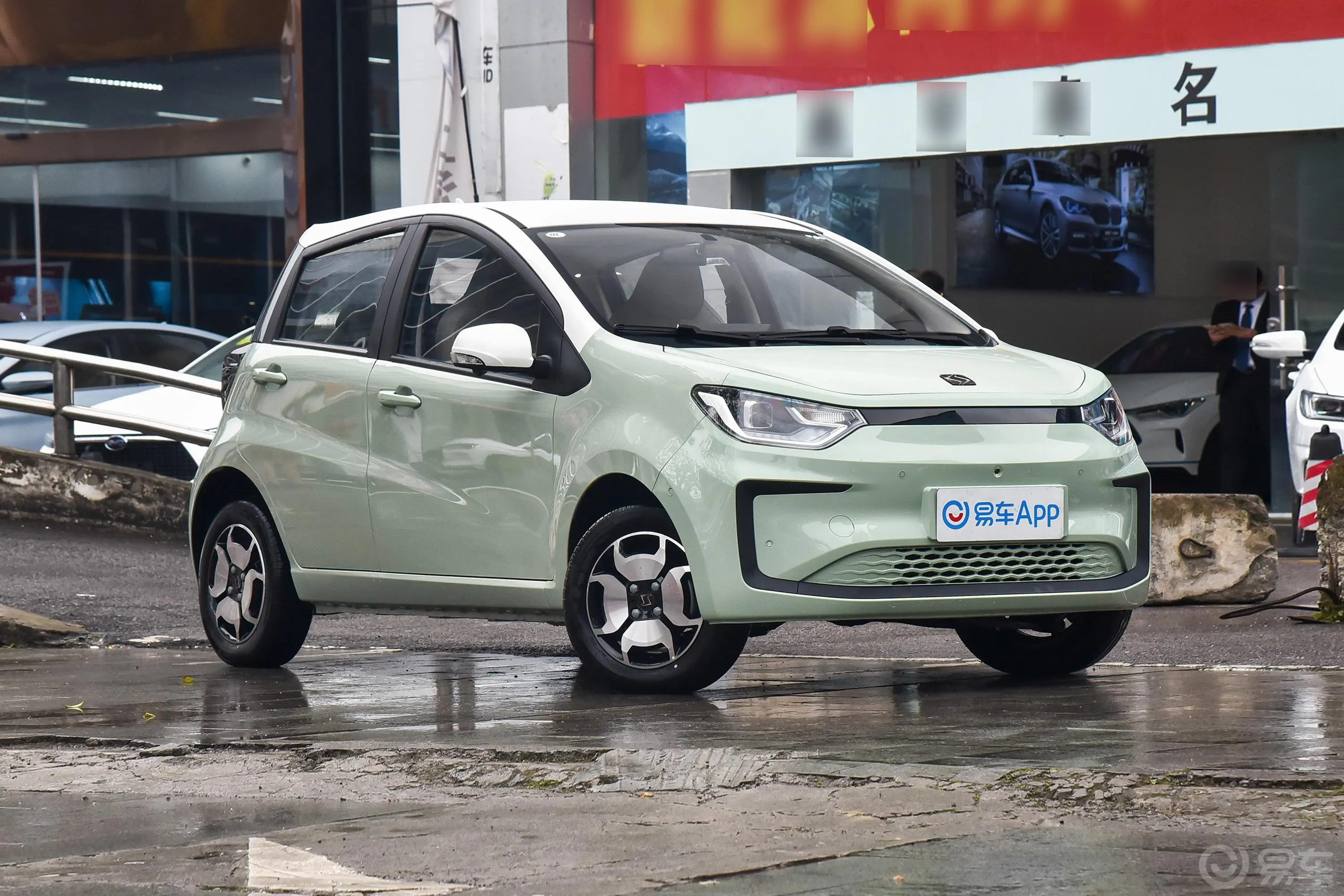 花仙子周年款 301km 白玉兰 45kW 5座驾驶员侧后门把手