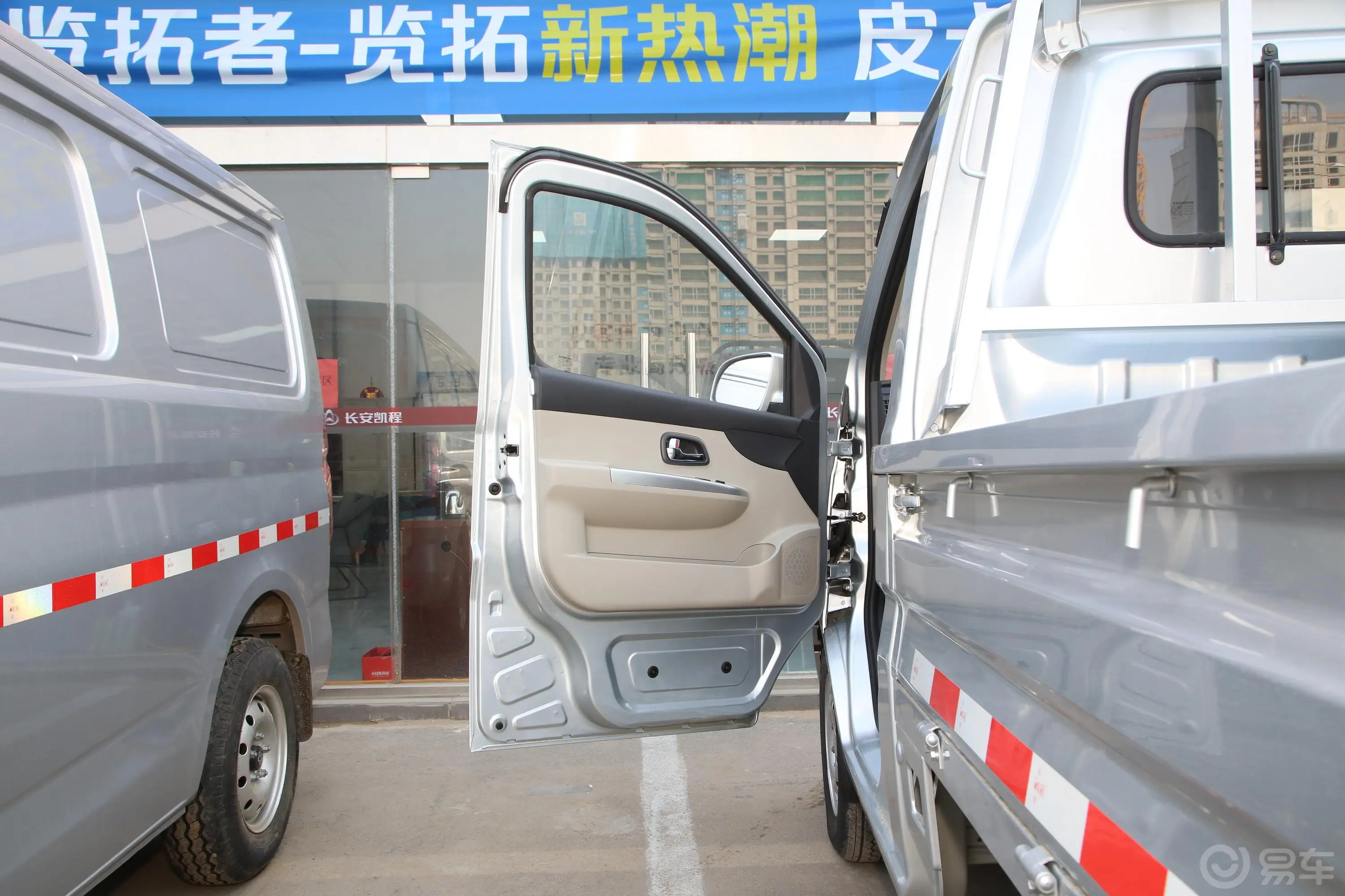 长安星卡1.5L 单排3.06米载货汽车舒适型驾驶员侧前车门