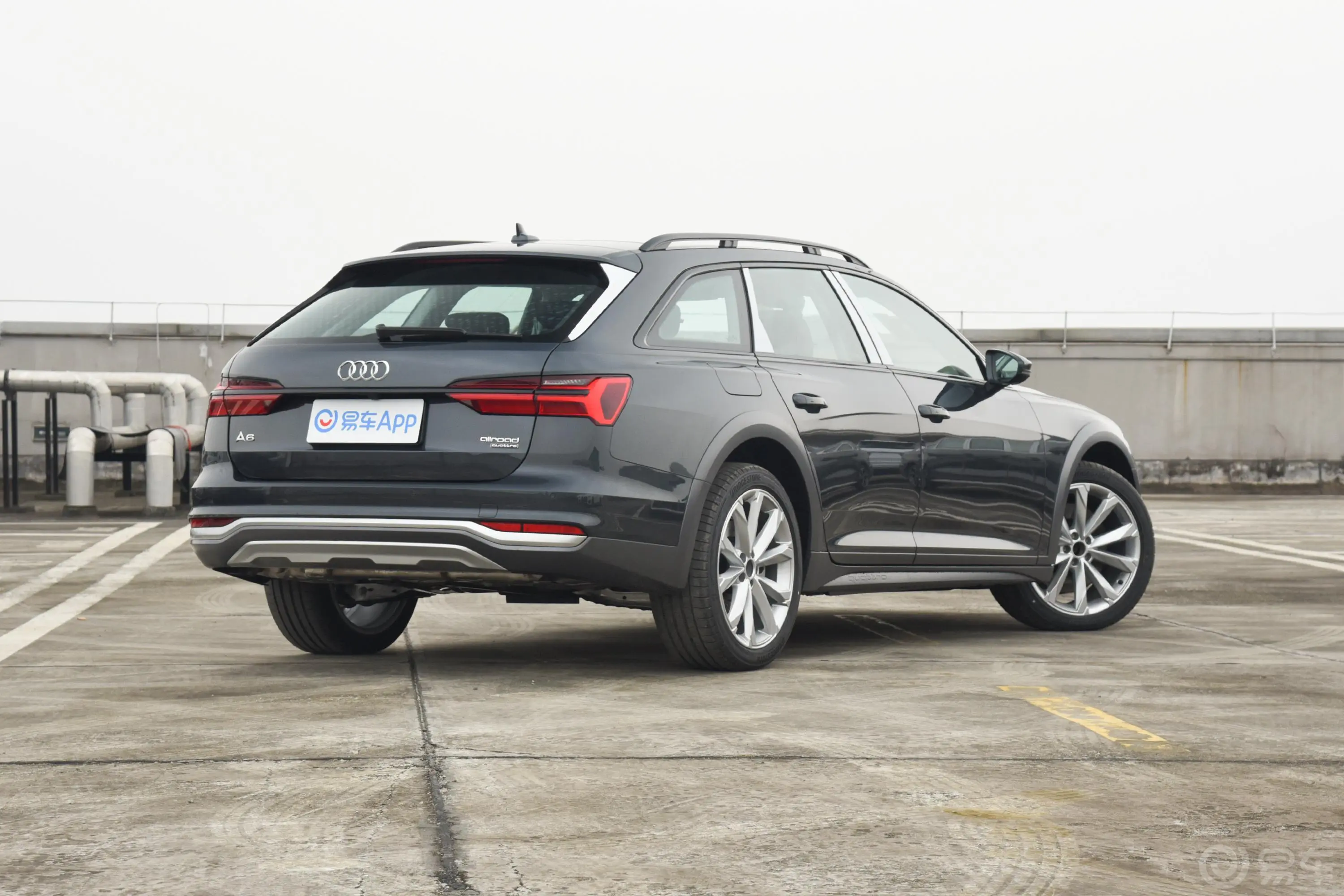 奥迪A6Allroad 55 TFSI quattro 尊享越野型侧后45度车头向右水平