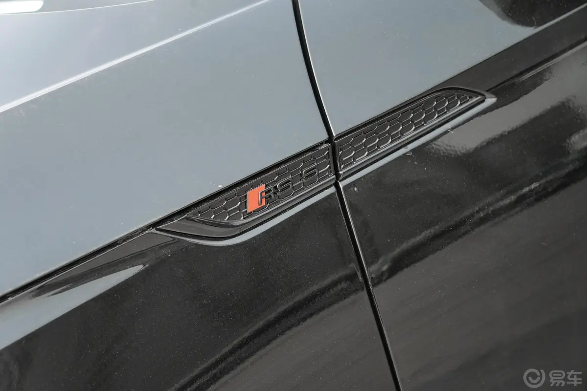 奥迪RS 52.9T Sportback 黑曜版外观细节