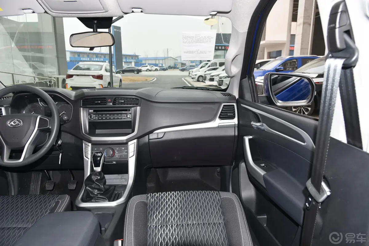 大通T60五周年纪念版 2.0T 手动两驱标箱舒适版副驾驶位区域