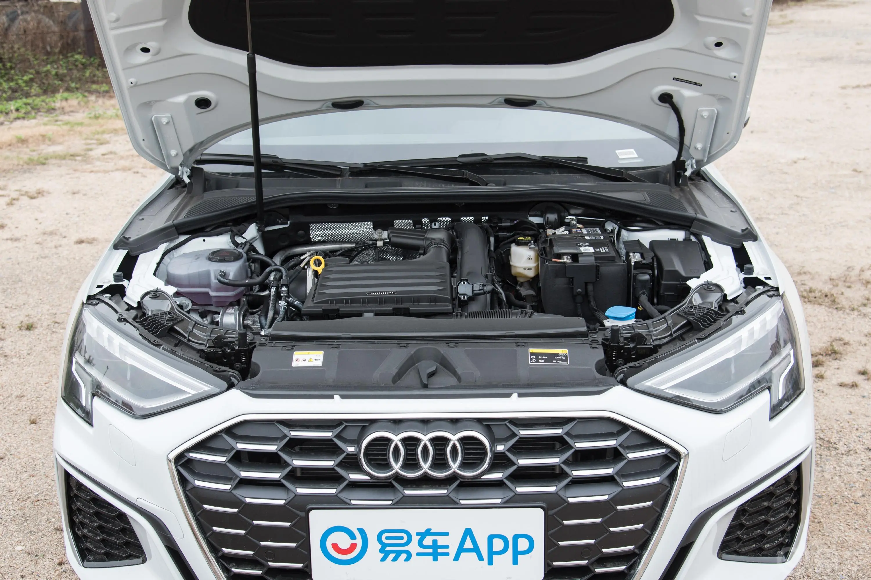 奥迪A3Sportback 35 TFSI 豪华运动型发动机舱整体