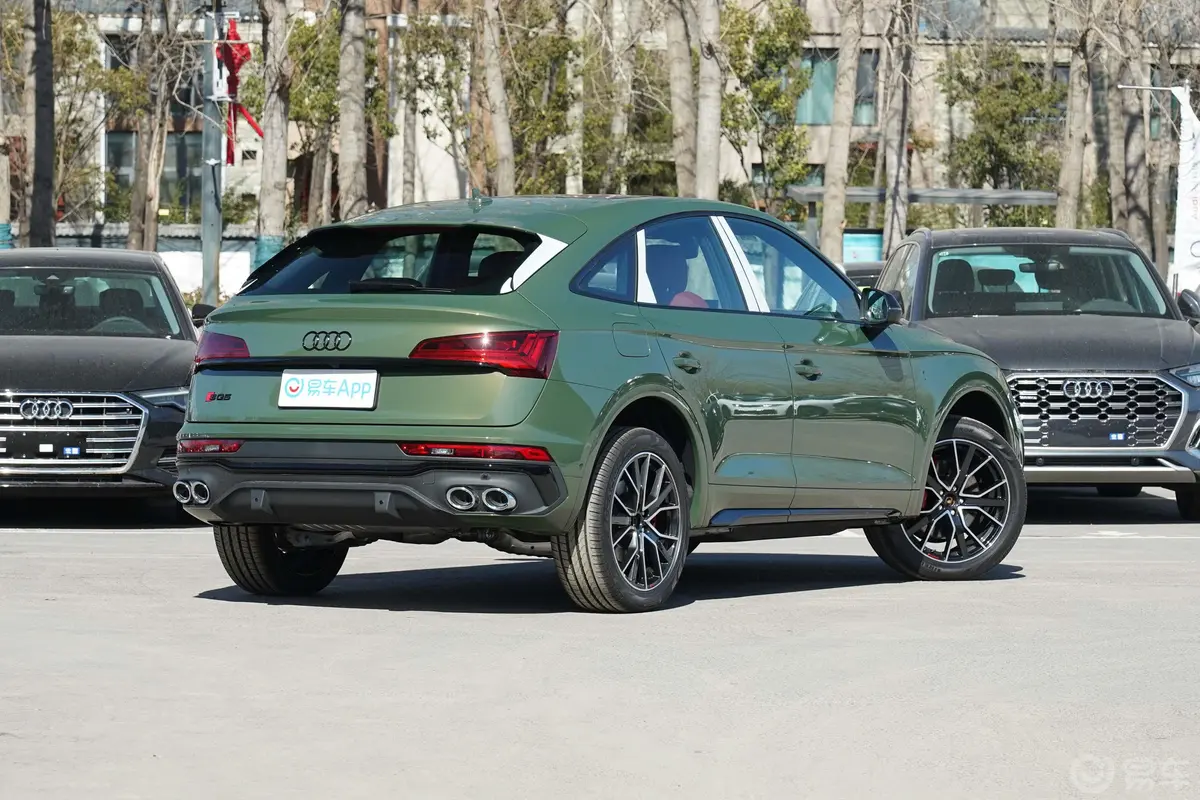 奥迪SQ5 Sportback3.0T quattro侧后45度车头向右水平