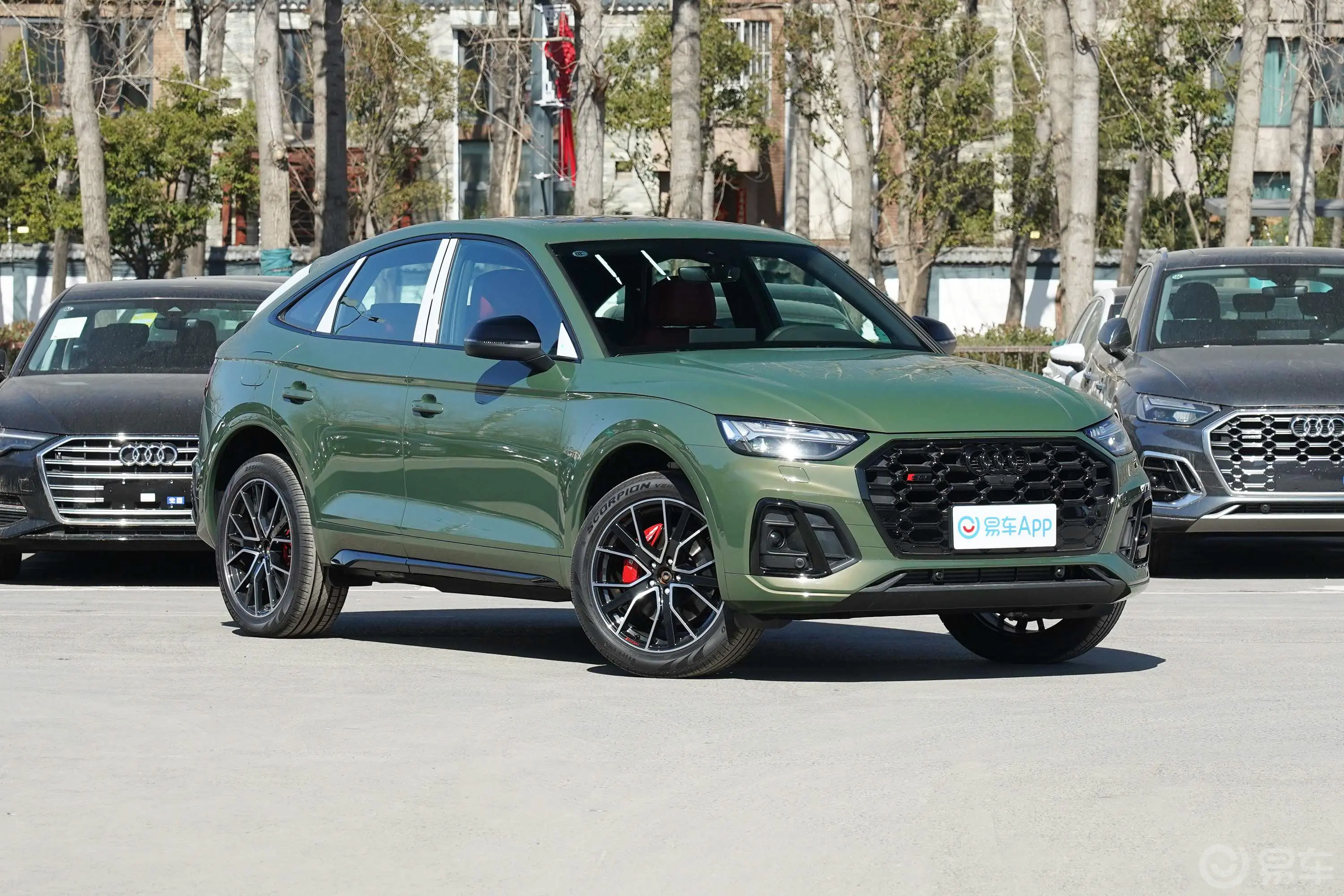 奥迪SQ5 Sportback3.0T quattro侧前45度车头向右水平