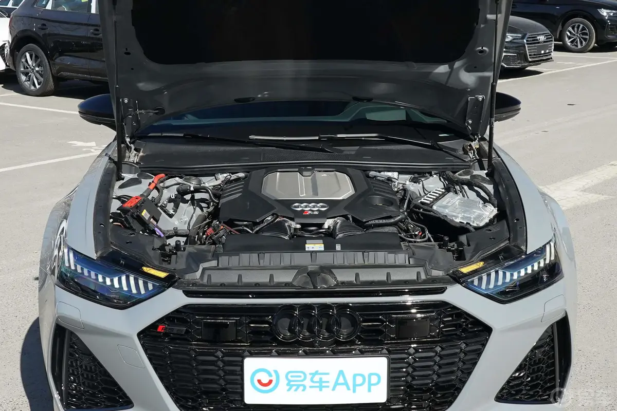 奥迪RS 64.0T Avant发动机舱整体