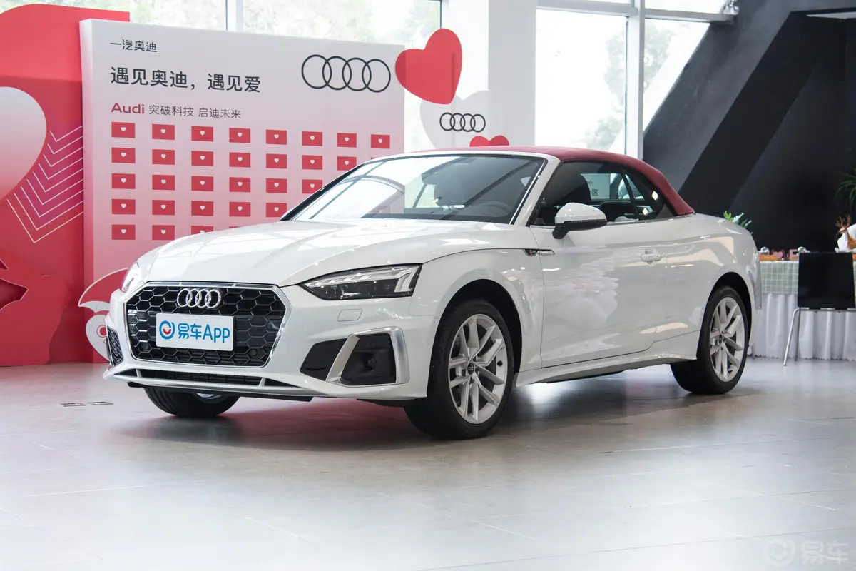 奥迪A5Cabriolet 40 TFSI 时尚动感型侧前45度车头向左水平